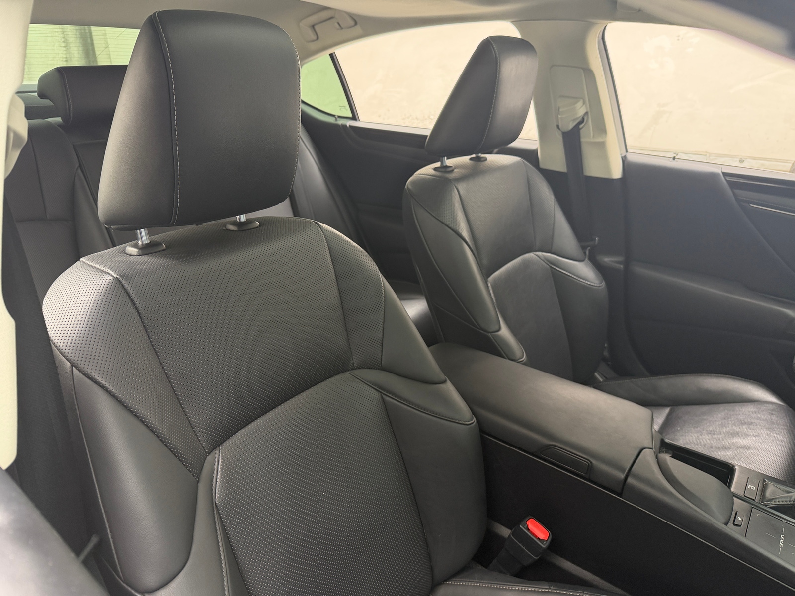 Thumbnail: 2019 Lexus ES - 2