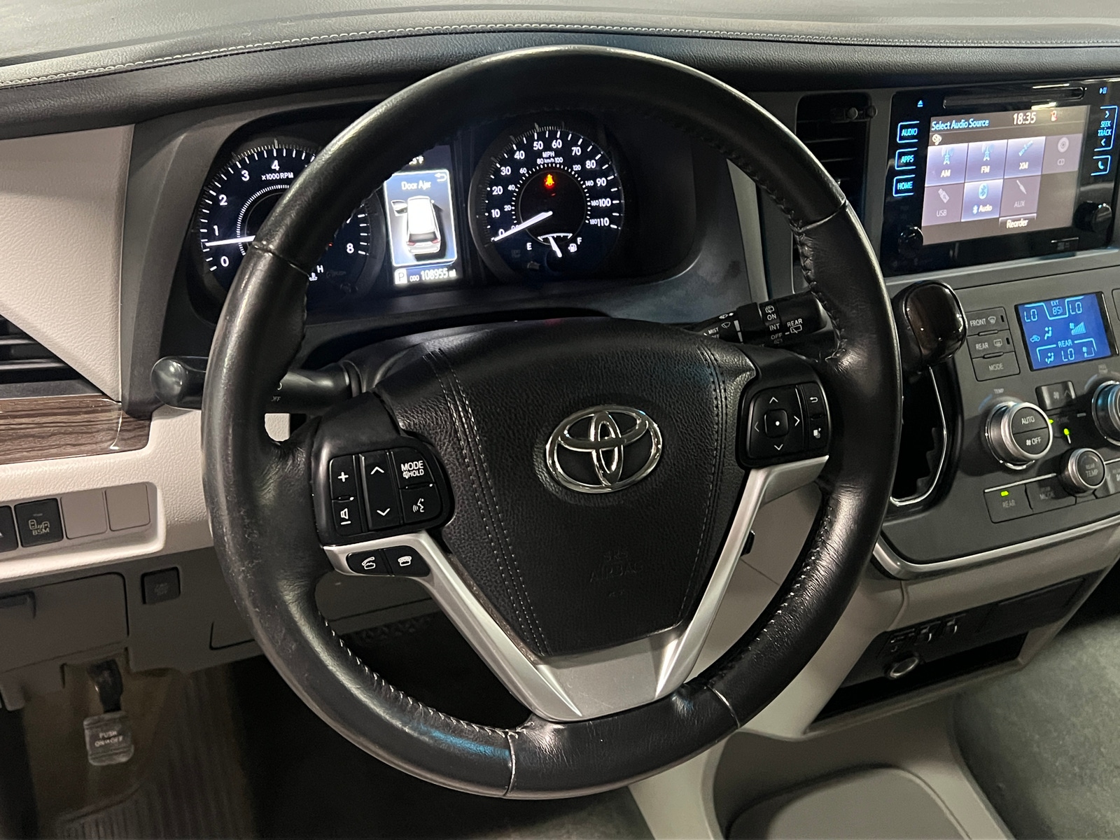 Thumbnail: 2015 Toyota Sienna - 4