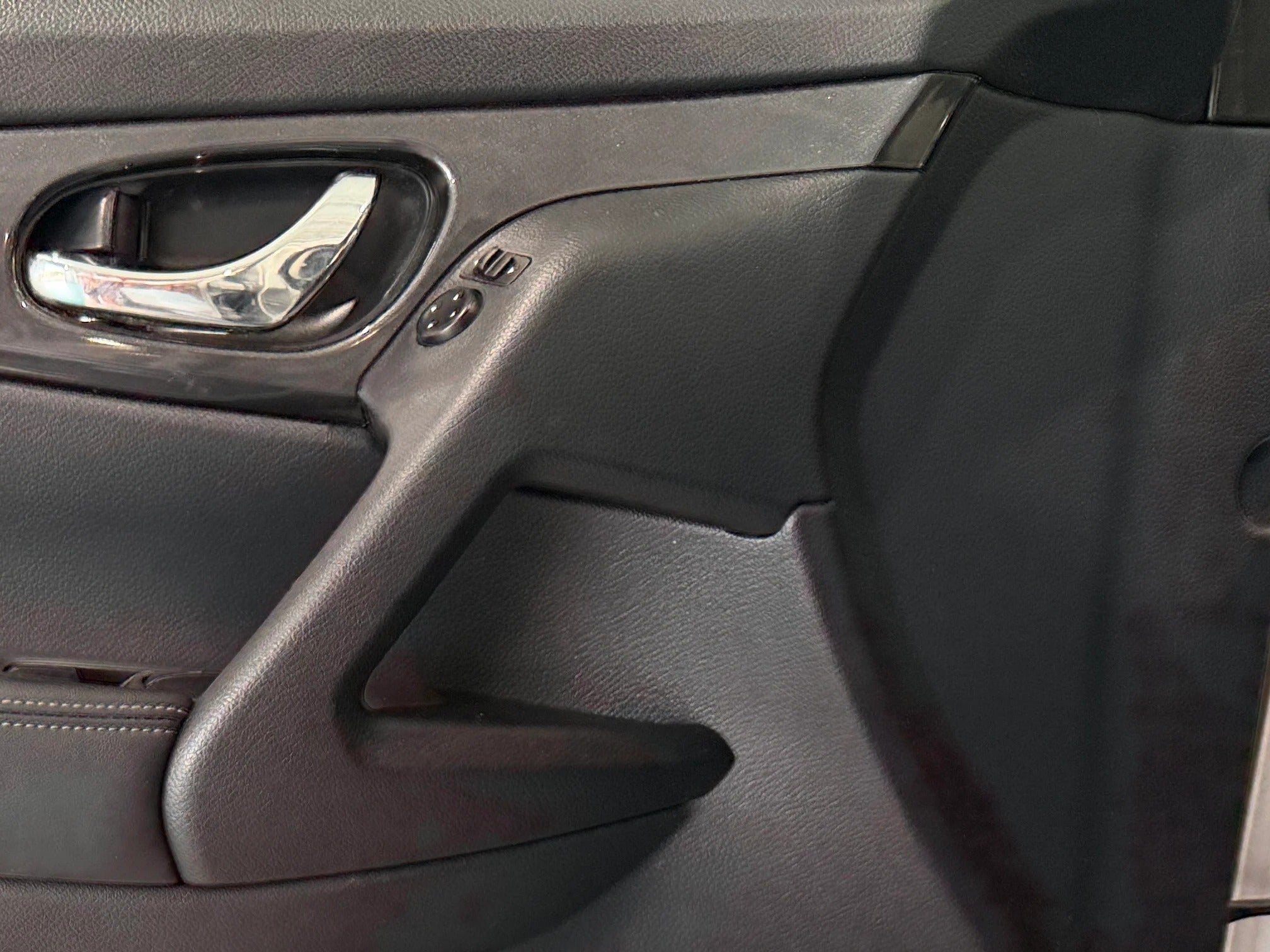 Used 2018 Nissan Rogue S with VIN KNMAT2MT4JP530153 for sale in Pewaukee, WI