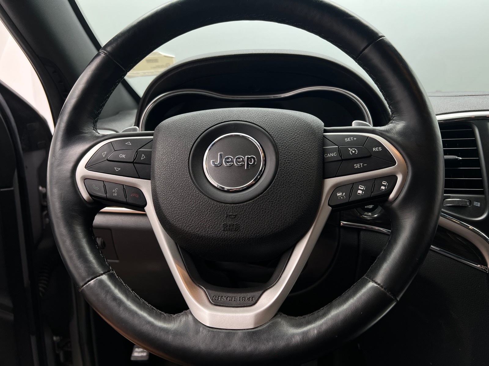 Thumbnail: 2016 Jeep Grand Cherokee - 4