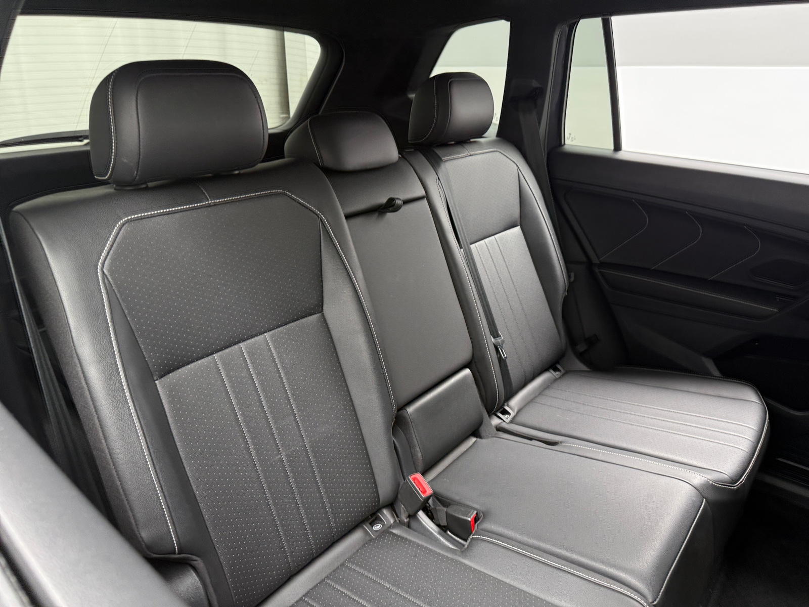 Thumbnail: 2023 Volkswagen Tiguan - 5