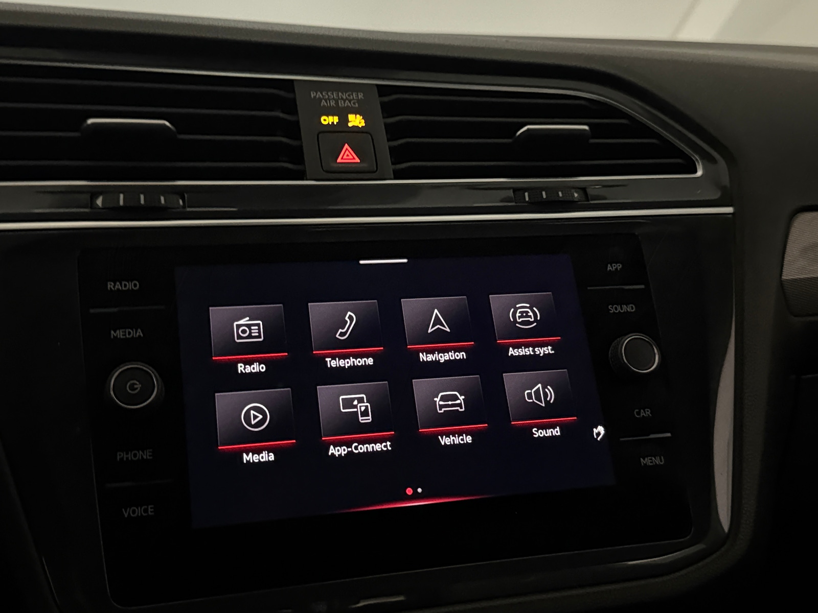 Thumbnail: 2023 Volkswagen Tiguan - 3
