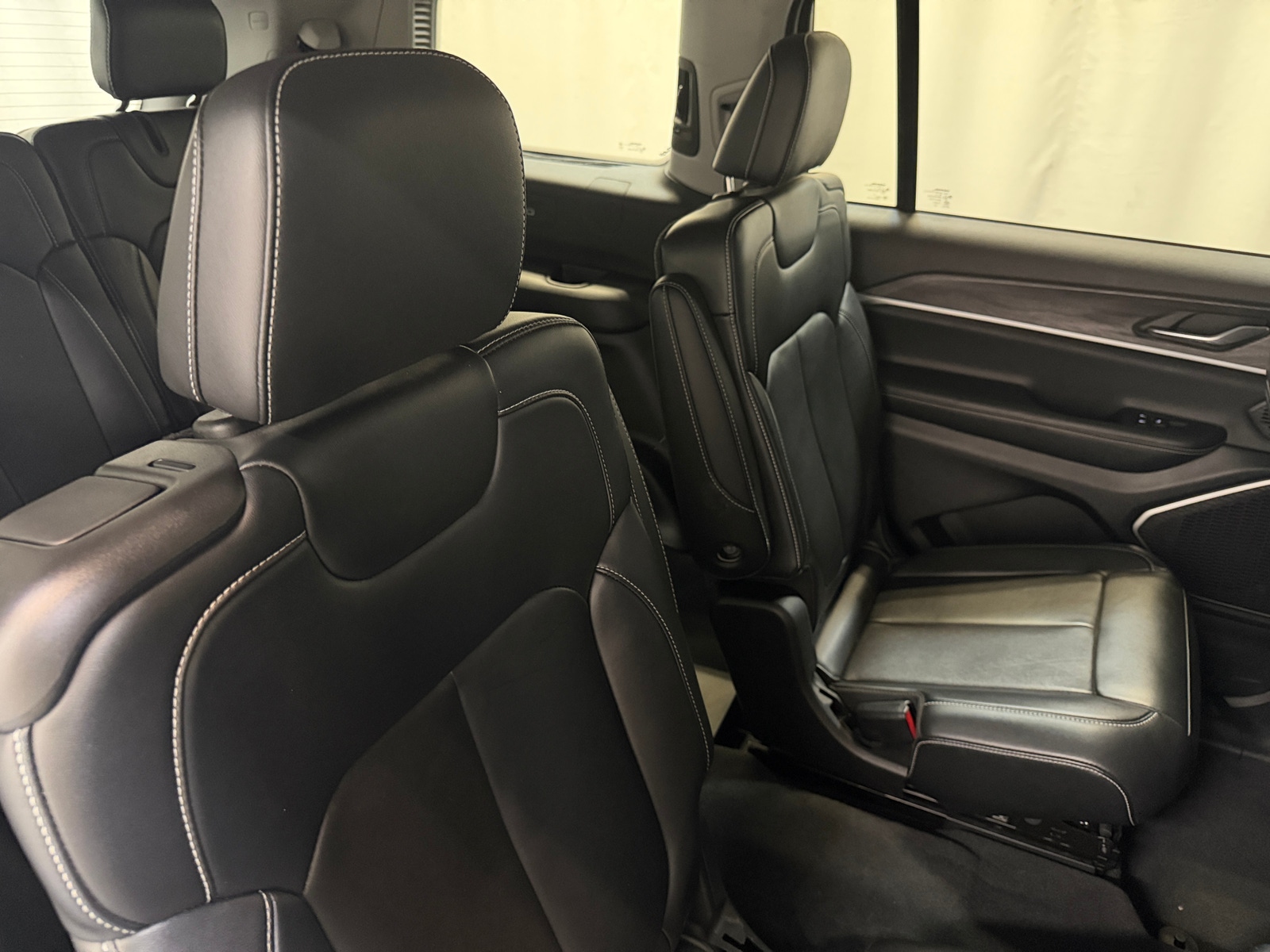 Thumbnail: 2022 Jeep Grand Cherokee L - 5