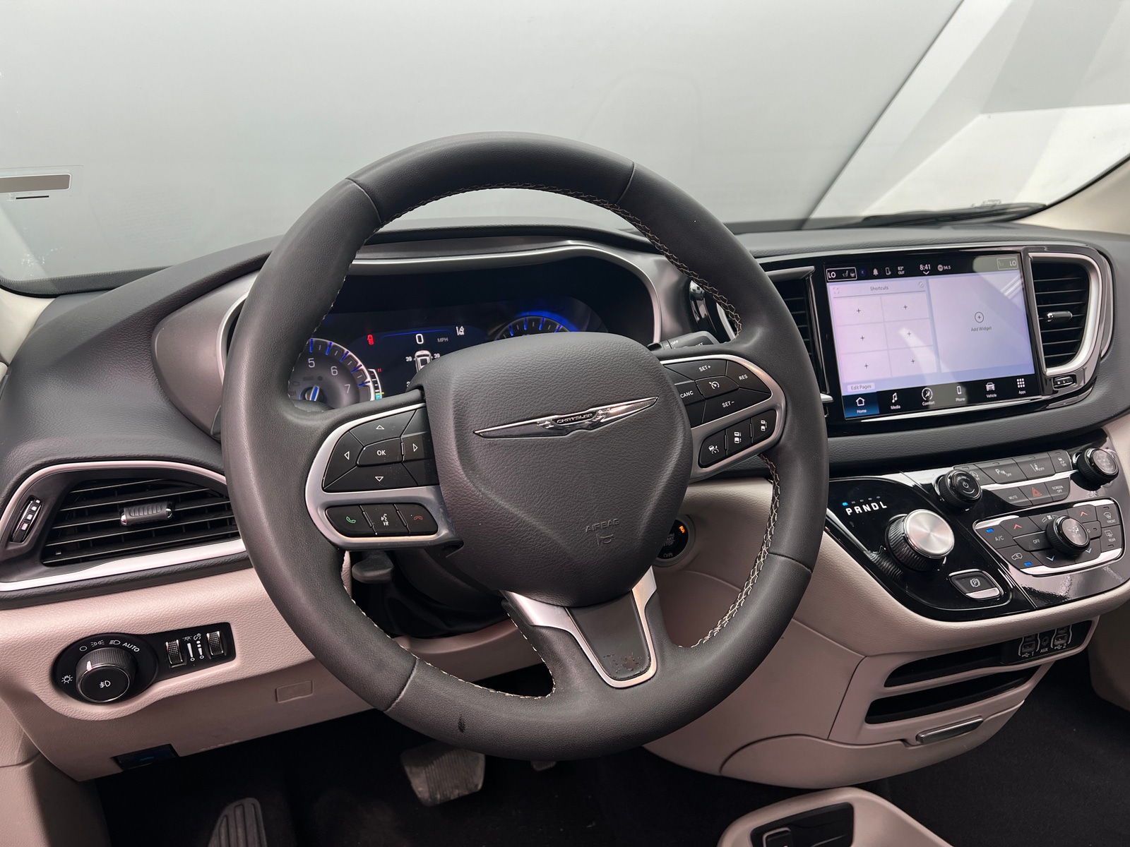 Thumbnail: 2024 Chrysler Pacifica - 4