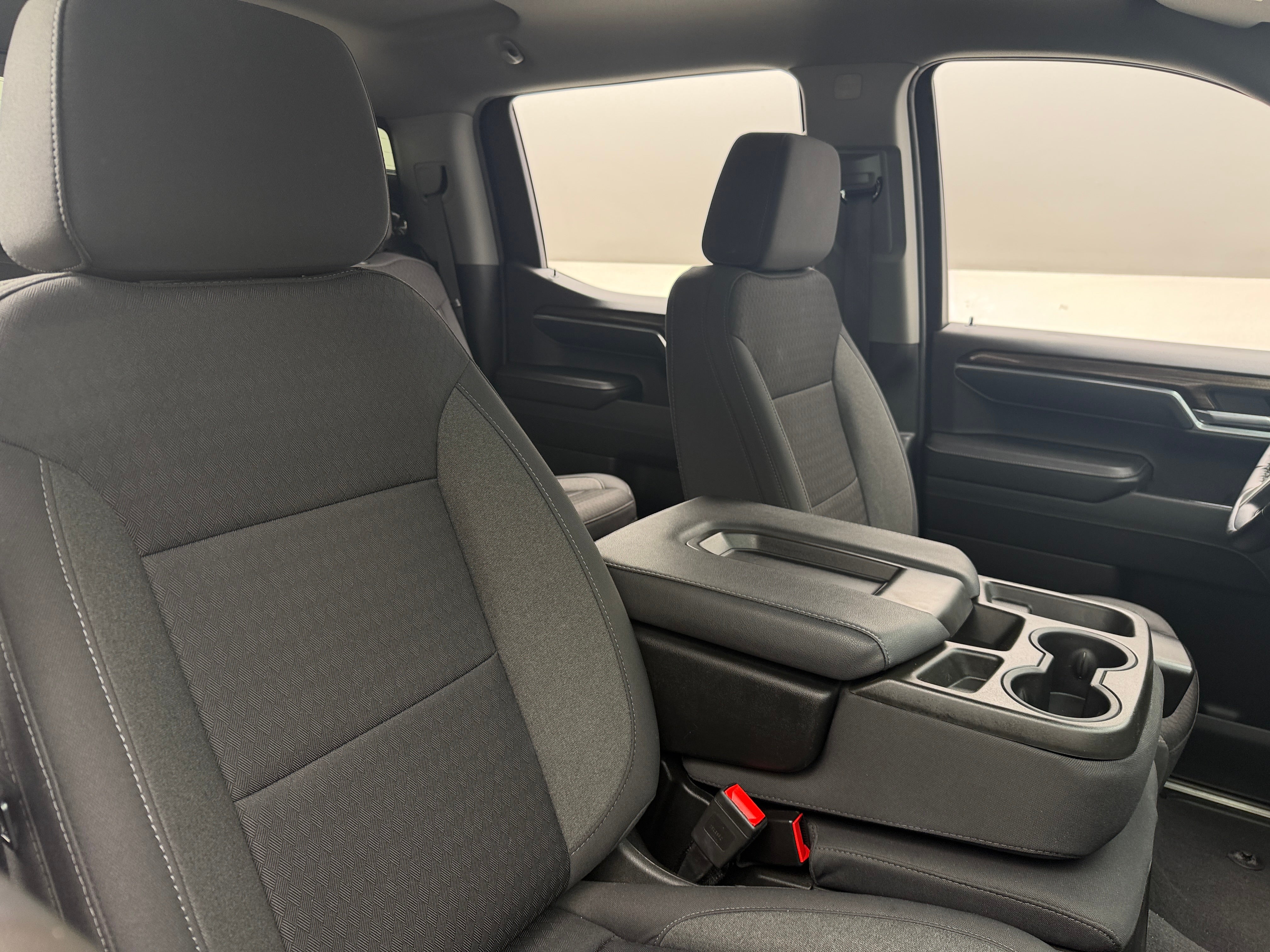 2023 Chevrolet Silverado 1500 LT - Photo 2