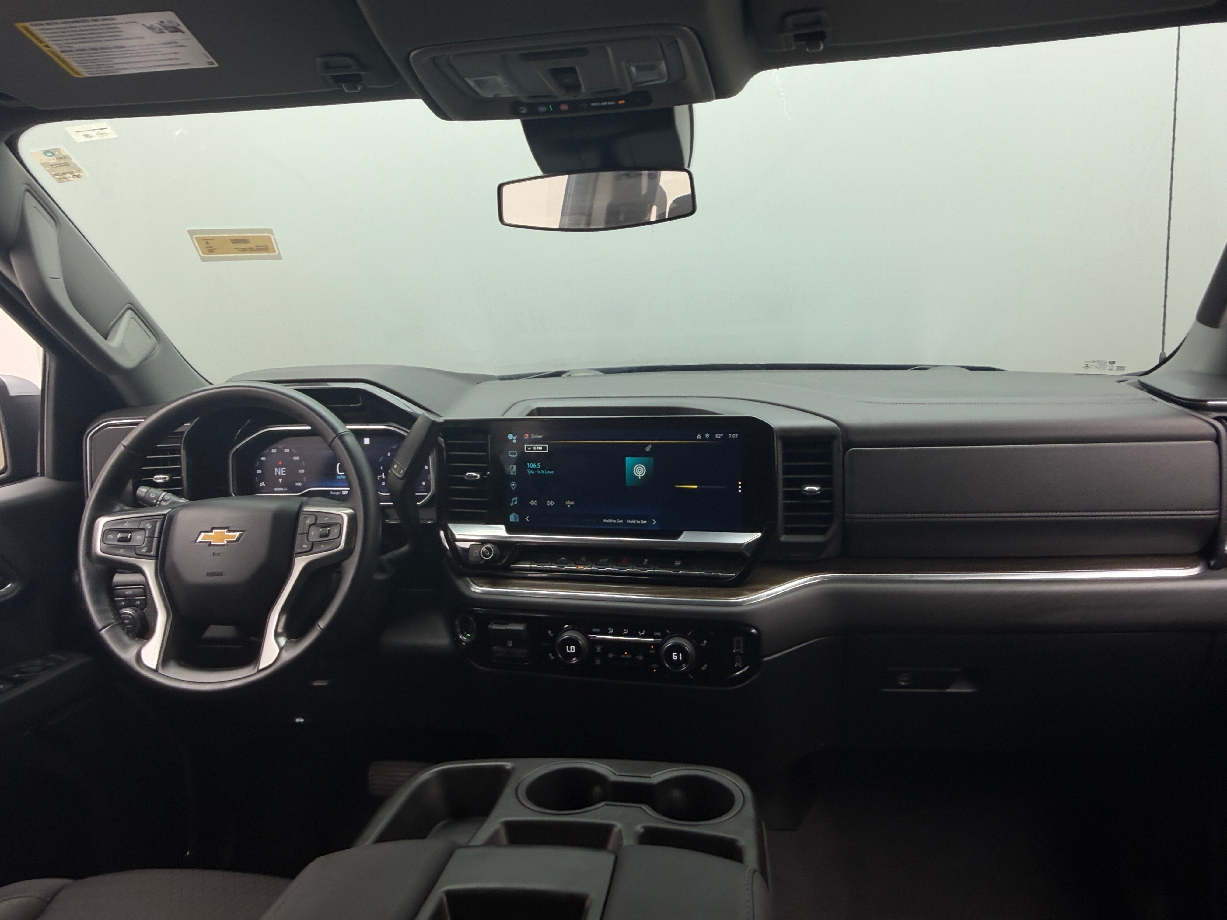 2023 Chevrolet Silverado 1500 LT - Photo 5