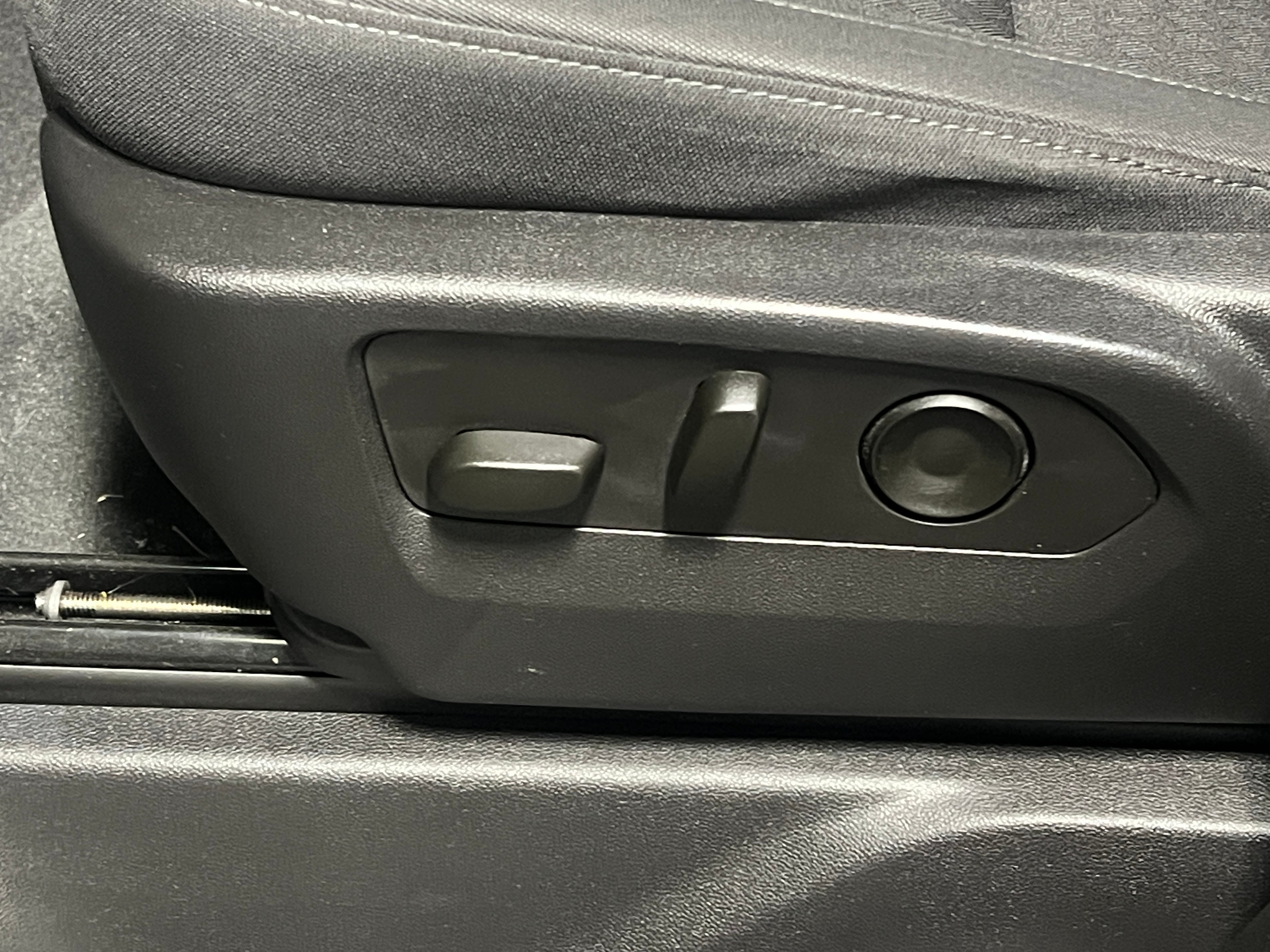 2023 Chevrolet Silverado 1500 LT - Photo 9