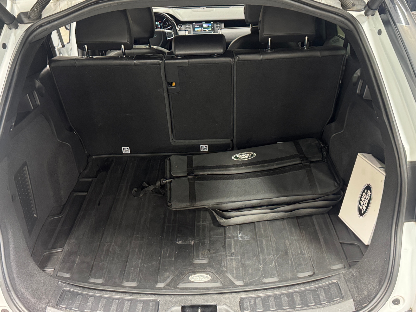 Thumbnail: 2019 Land Rover Discovery Sport - 6