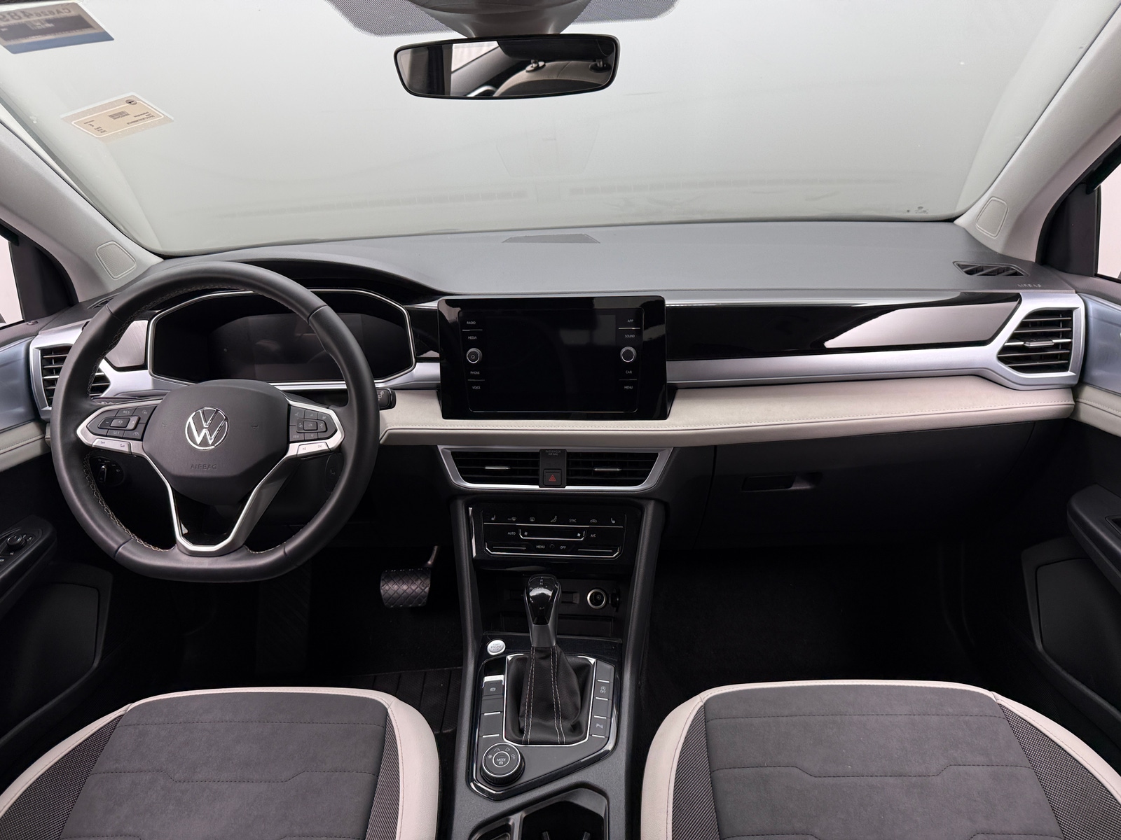 Thumbnail: 2026 Volkswagen Taos - 3