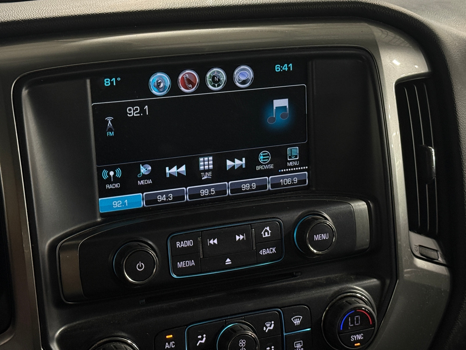 Thumbnail: 2017 Chevrolet Silverado 1500 - 4