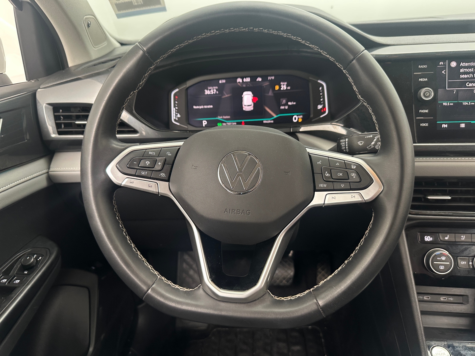 Thumbnail: 2022 Volkswagen Taos - 4
