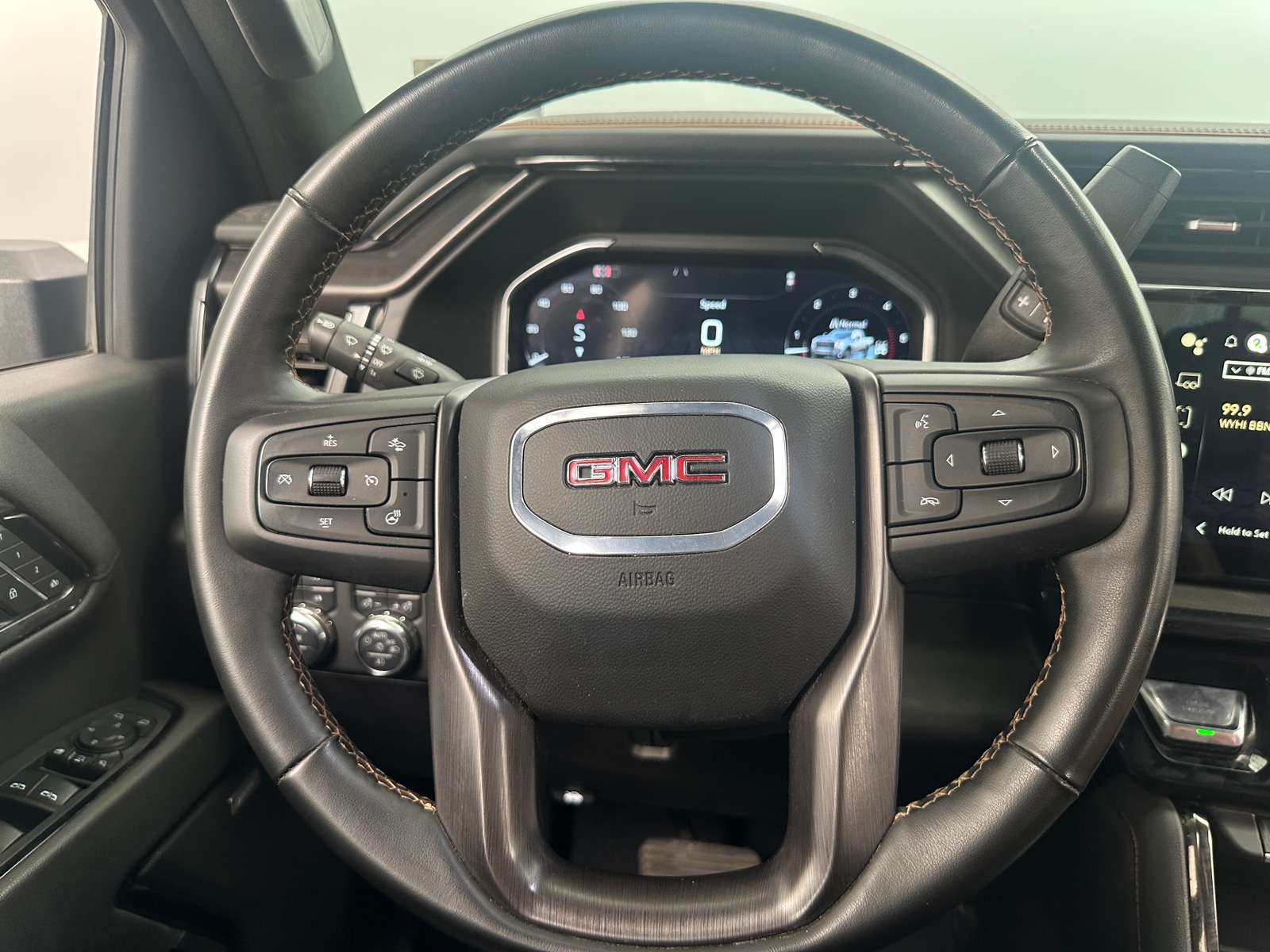 Thumbnail: 2025 GMC Sierra 2500 - 4