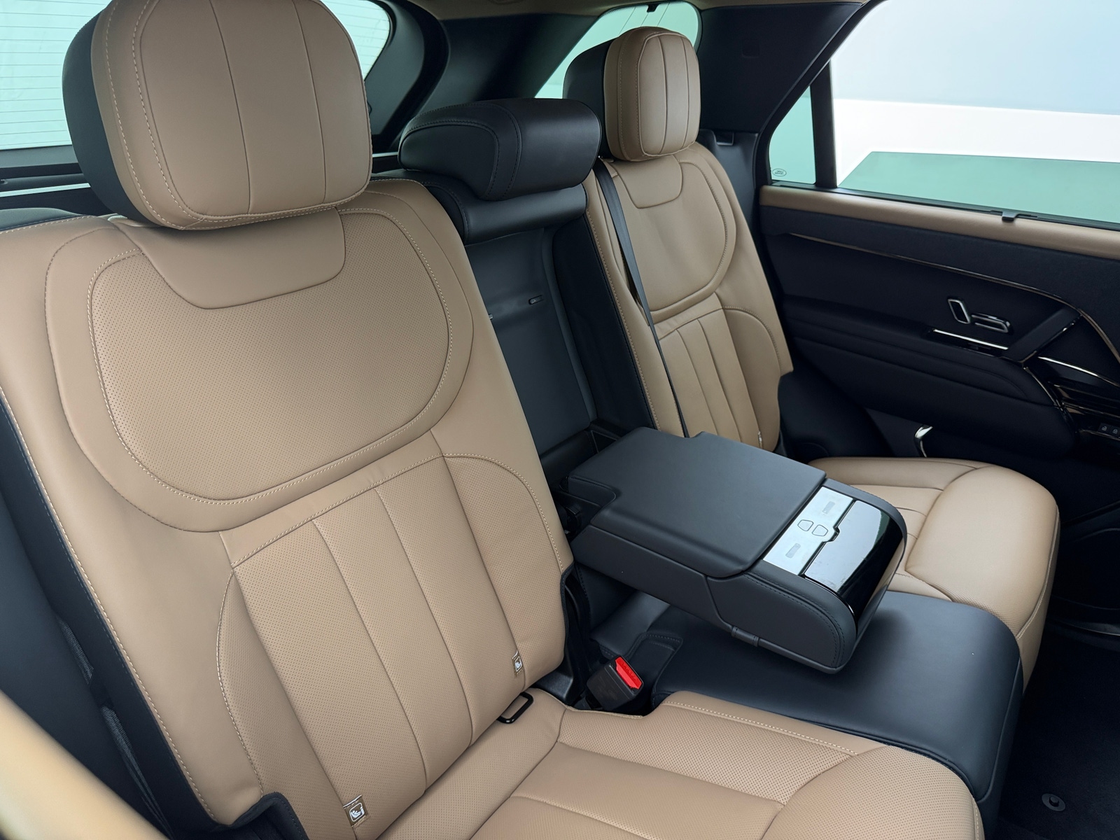Thumbnail: 2025 Land Rover Range Rover Sport - 6