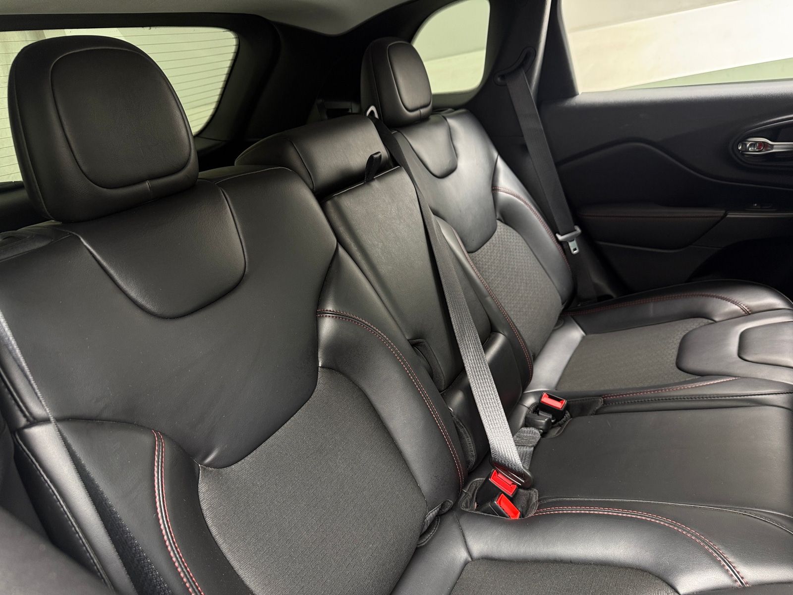 Thumbnail: 2020 Jeep Cherokee - 6