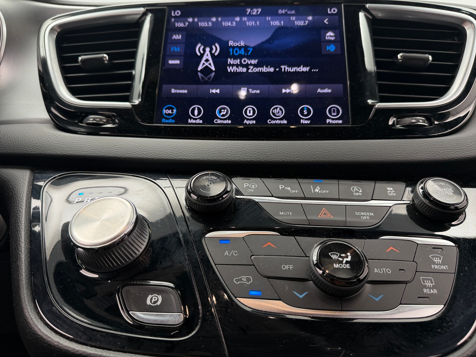 Thumbnail: 2019 Chrysler Pacifica - 3