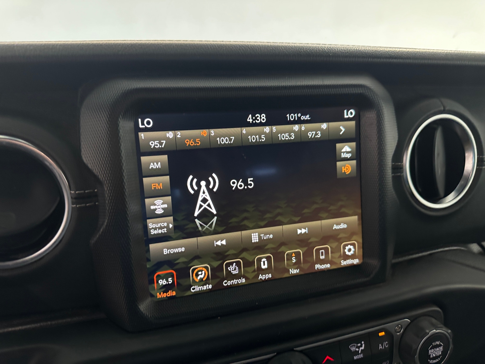 Thumbnail: 2021 Jeep Wrangler - 3