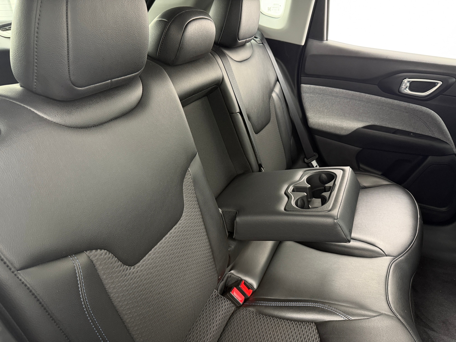 Thumbnail: 2022 Jeep Compass - 6