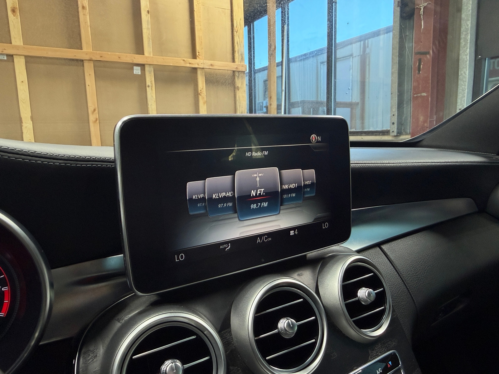 Thumbnail: 2015 Mercedes-Benz C-Class - 3