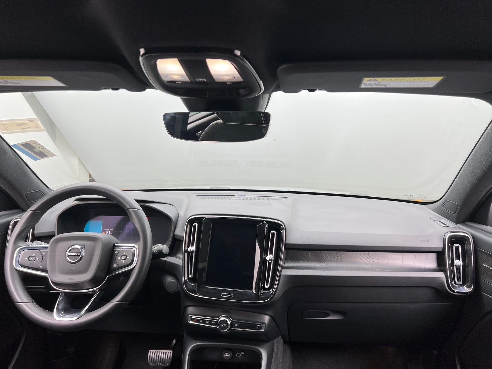Thumbnail: 2023 Volvo C40 - 2