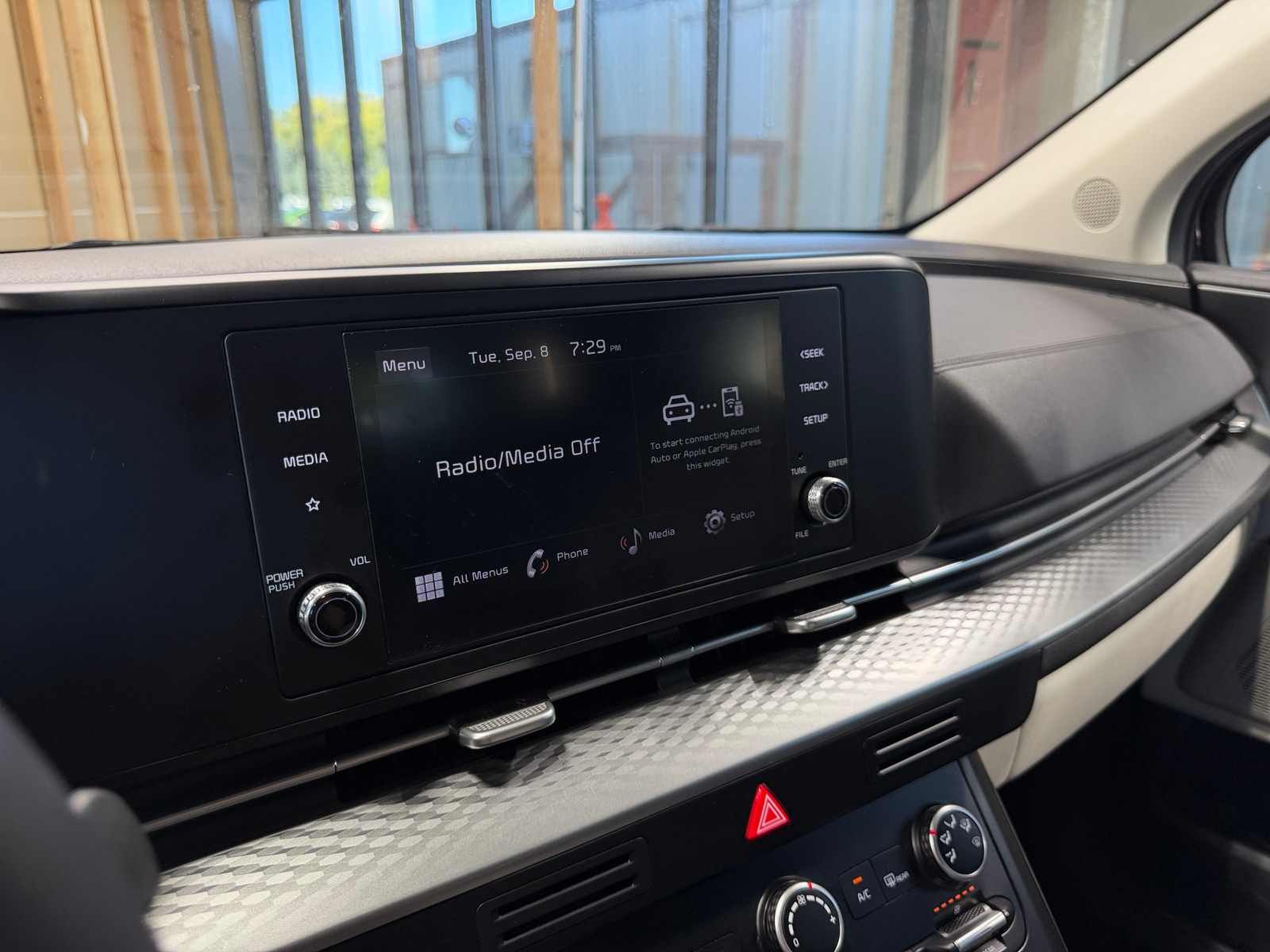 Thumbnail: 2024 Kia Carnival - 3