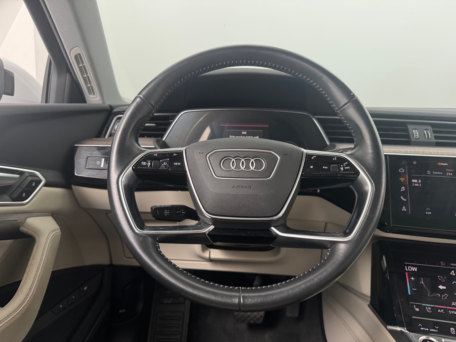 Thumbnail: 2021 Audi e-tron - 5