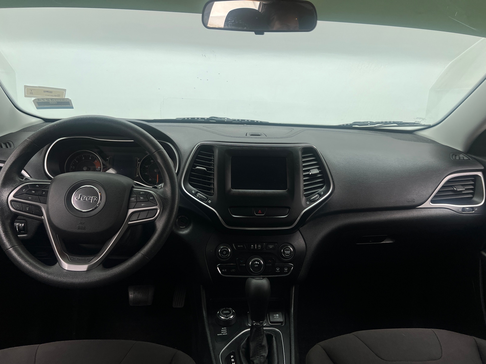Thumbnail: 2019 Jeep Cherokee - 3