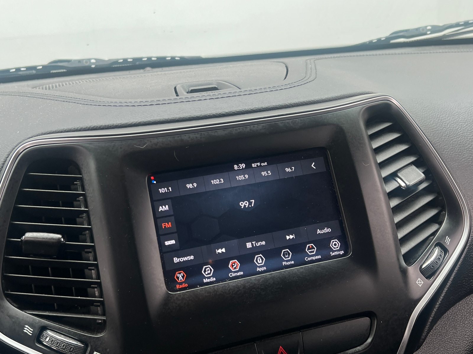 Thumbnail: 2019 Jeep Cherokee - 4