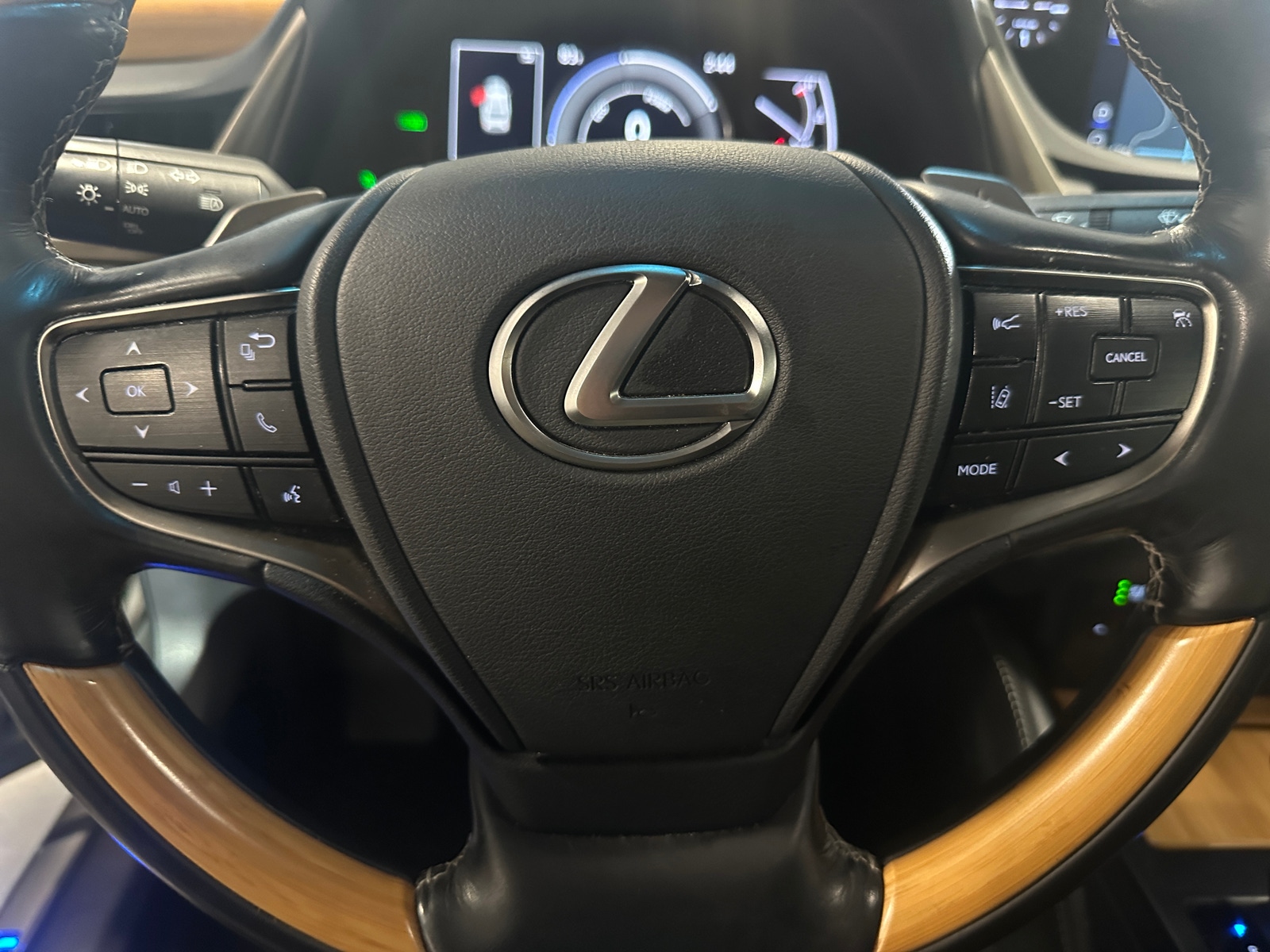 Thumbnail: 2019 Lexus ES - 4