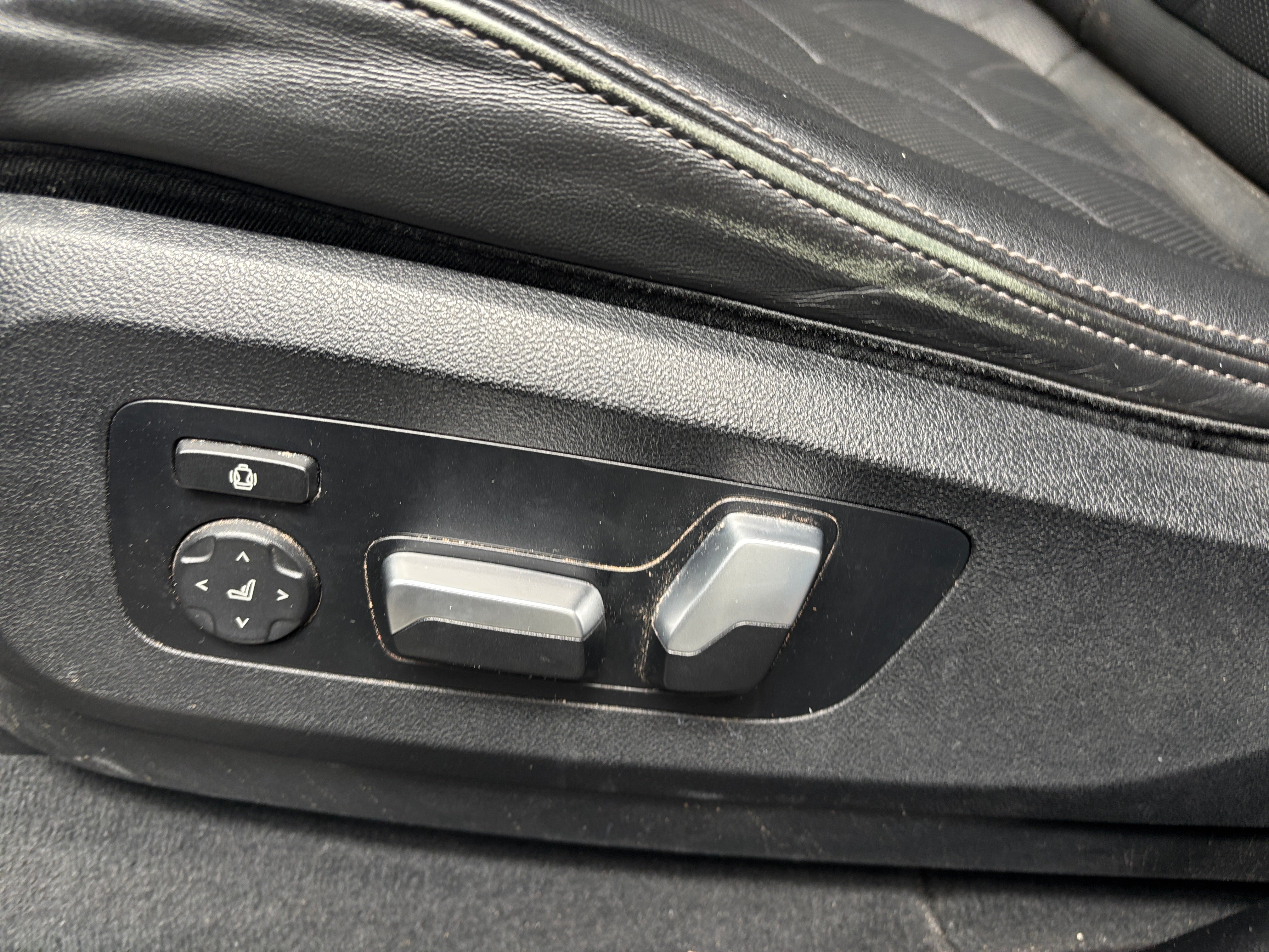 5UX13EU04R9S49475