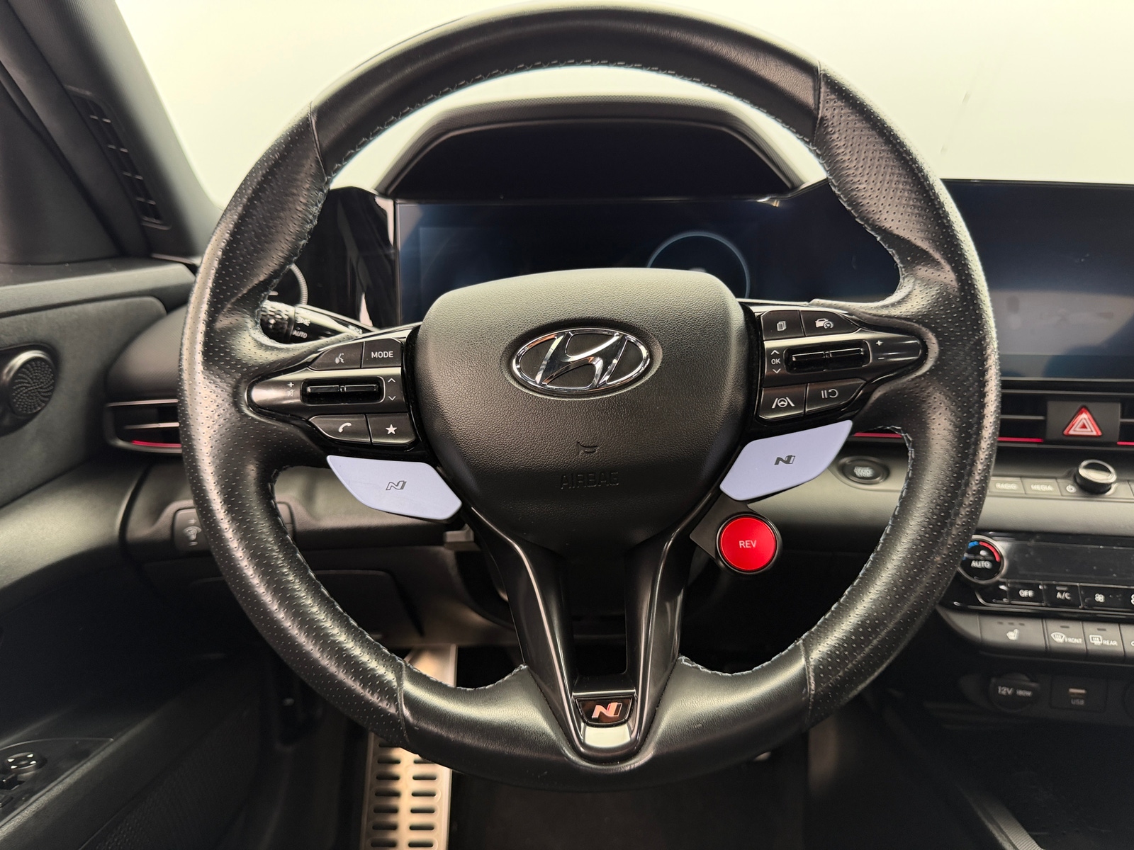 Thumbnail: 2023 Hyundai Elantra - 4