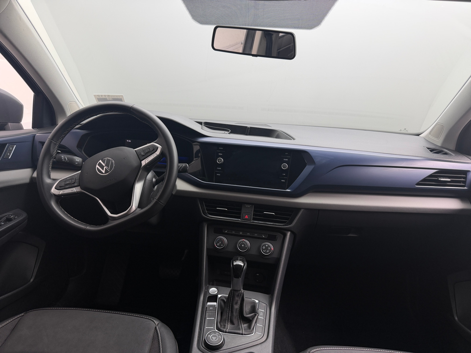 Thumbnail: 2022 Volkswagen Taos - 3