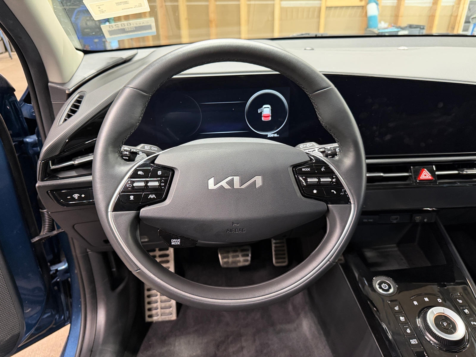 Thumbnail: 2023 Kia Niro - 4