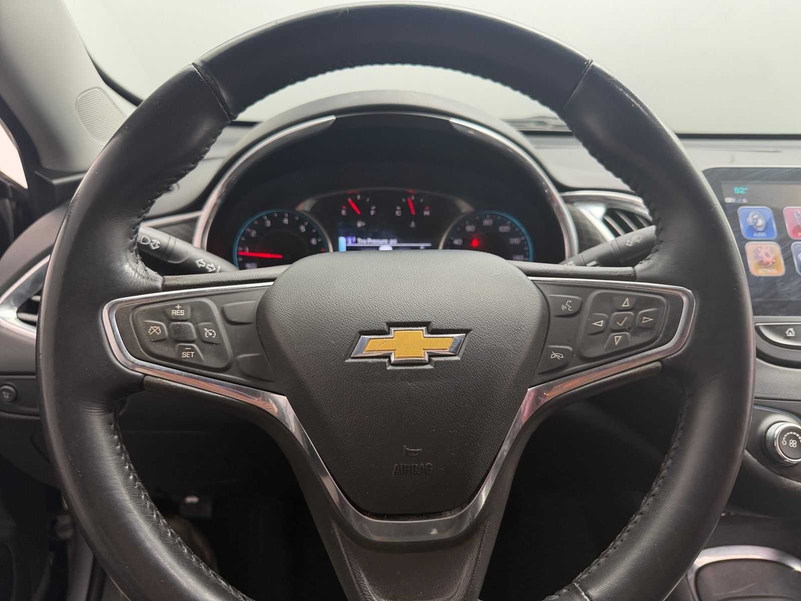 Thumbnail: 2017 Chevrolet Malibu - 5