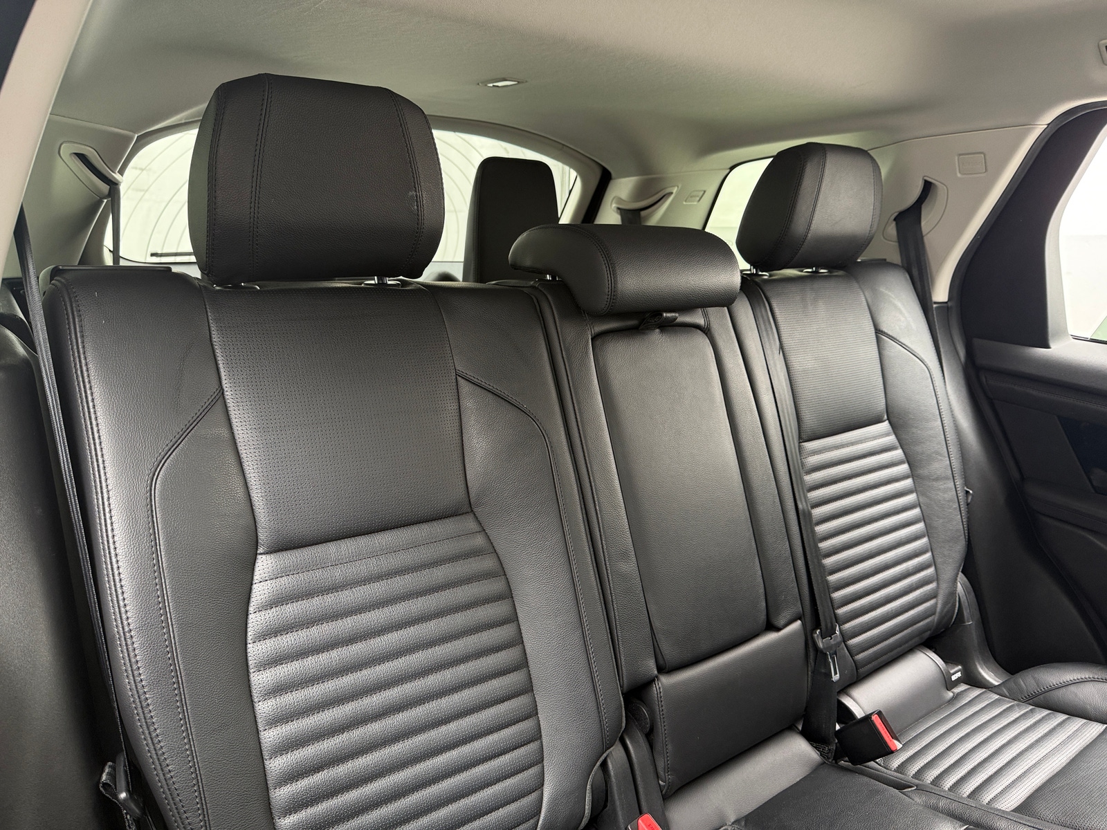 Thumbnail: 2020 Land Rover Discovery Sport - 5
