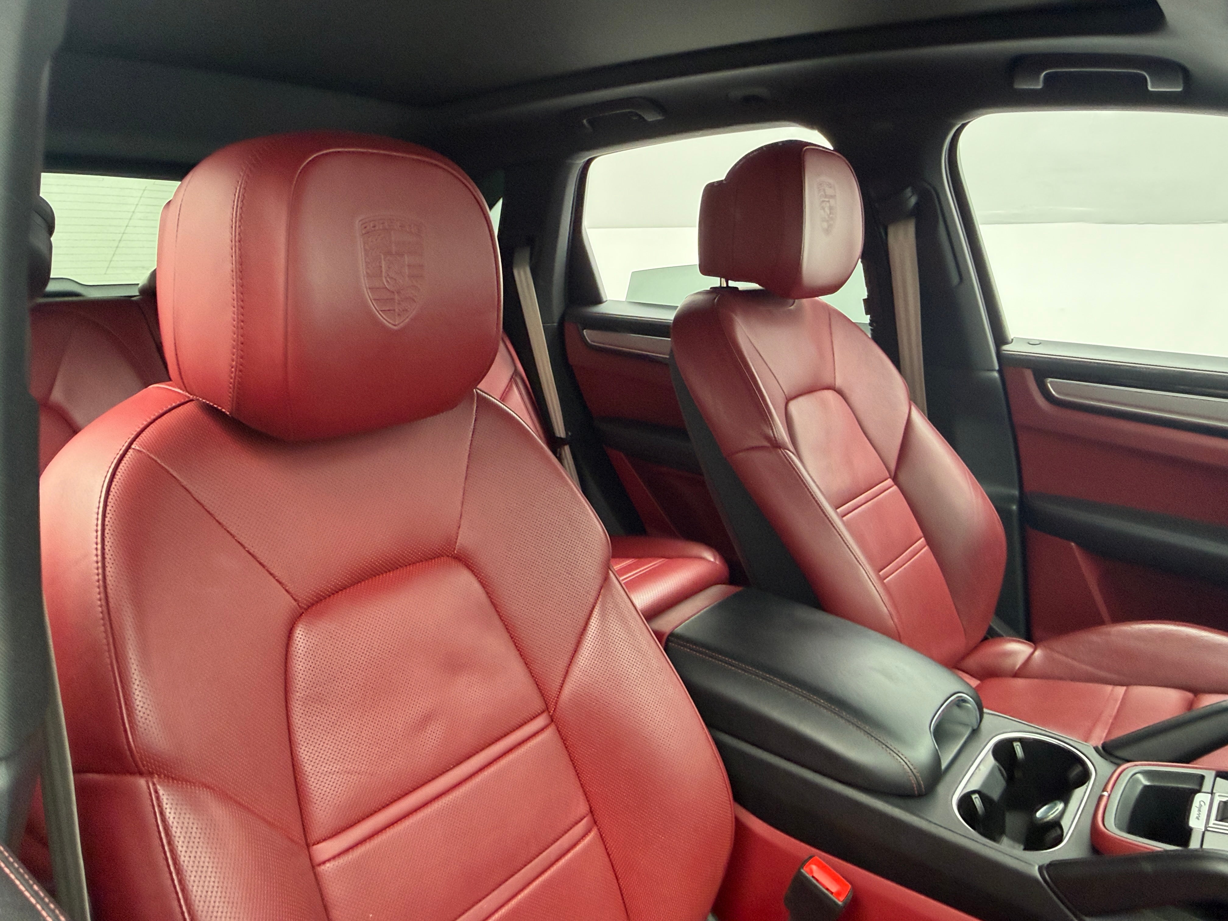 2023 Porsche Cayenne Platinum Edition