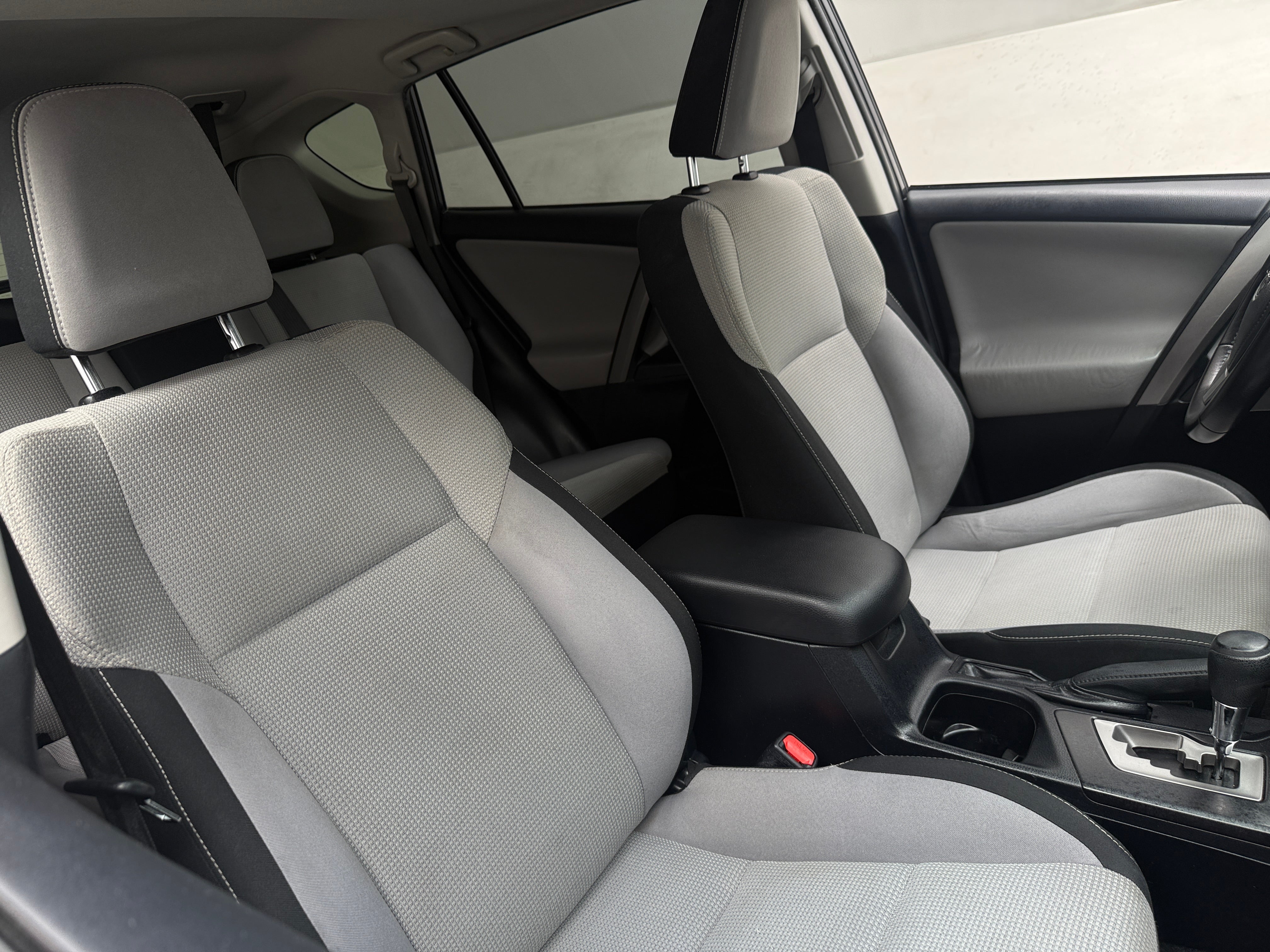 2017 Toyota RAV4 XLE - Photo 9