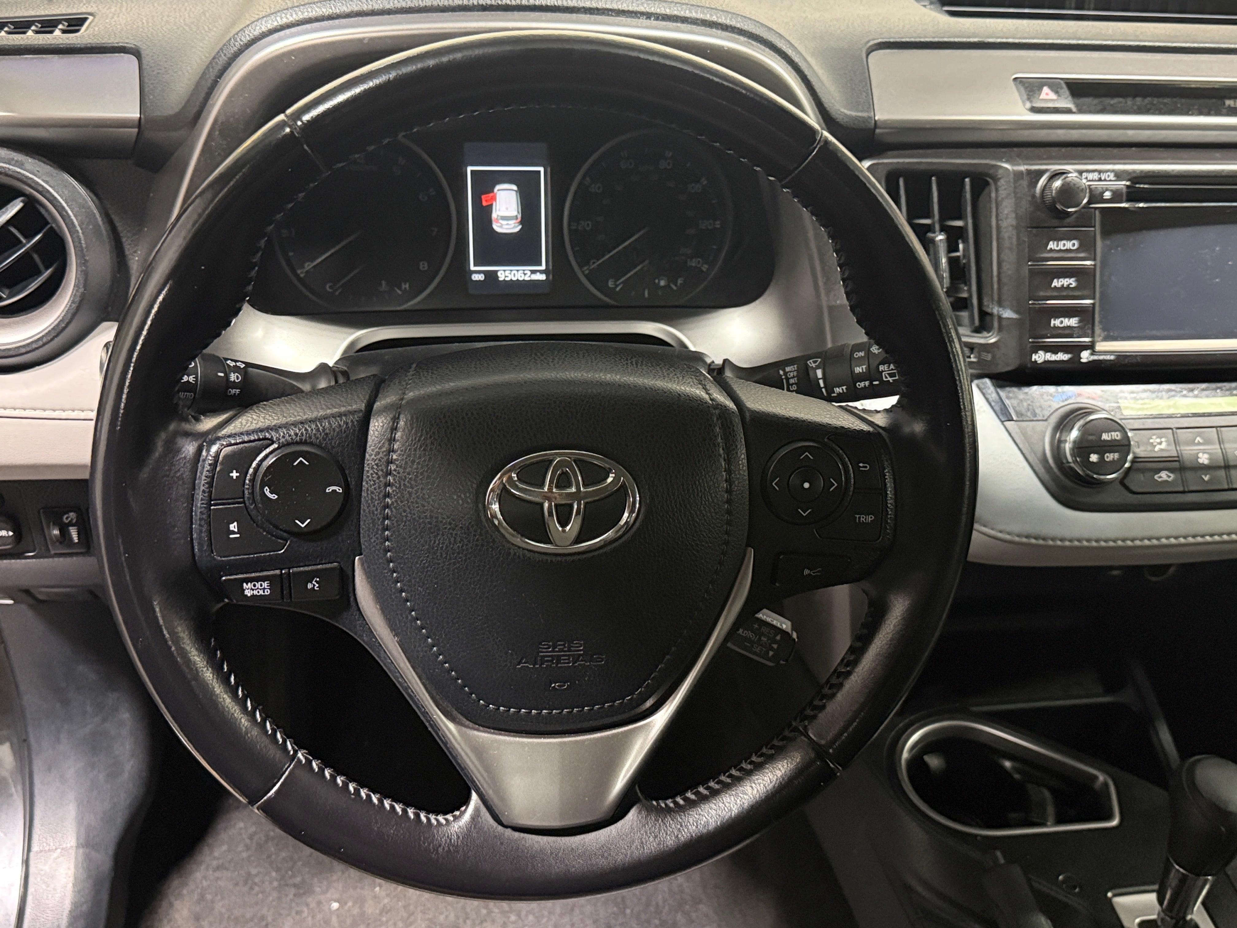 2017 Toyota RAV4 XLE - Photo 4