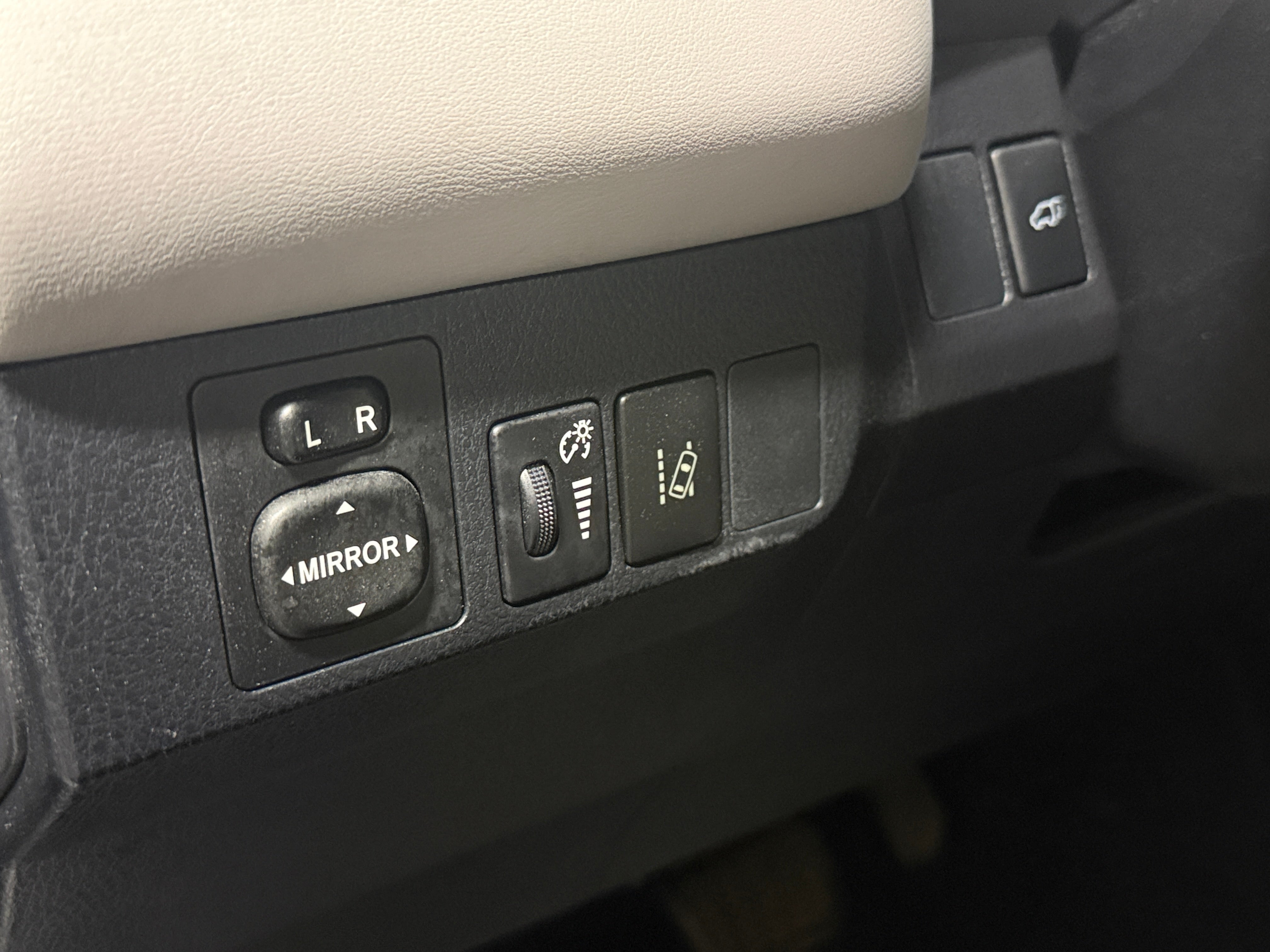 2017 Toyota RAV4 XLE - Photo 2