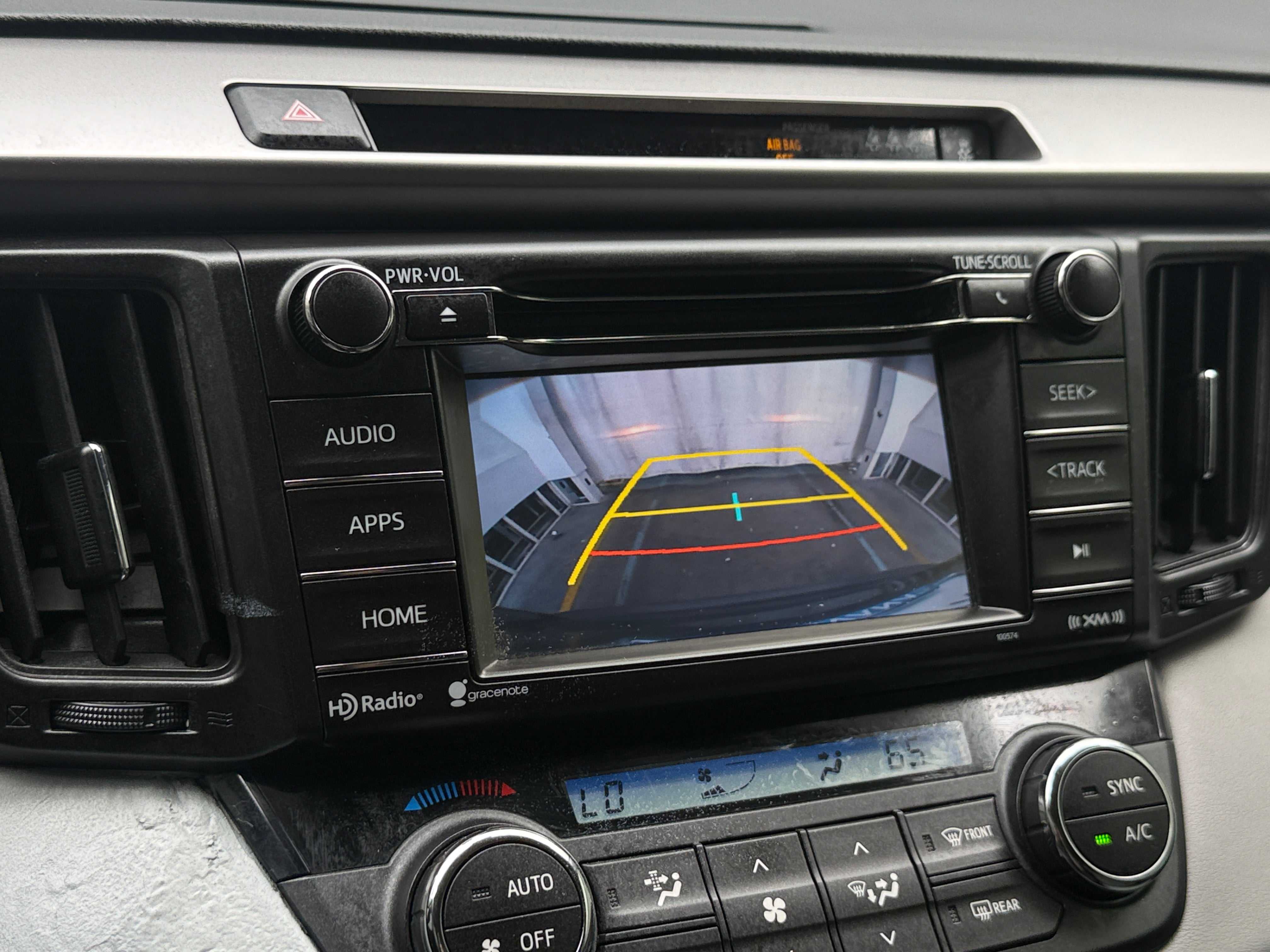 2017 Toyota RAV4 XLE - Photo 11