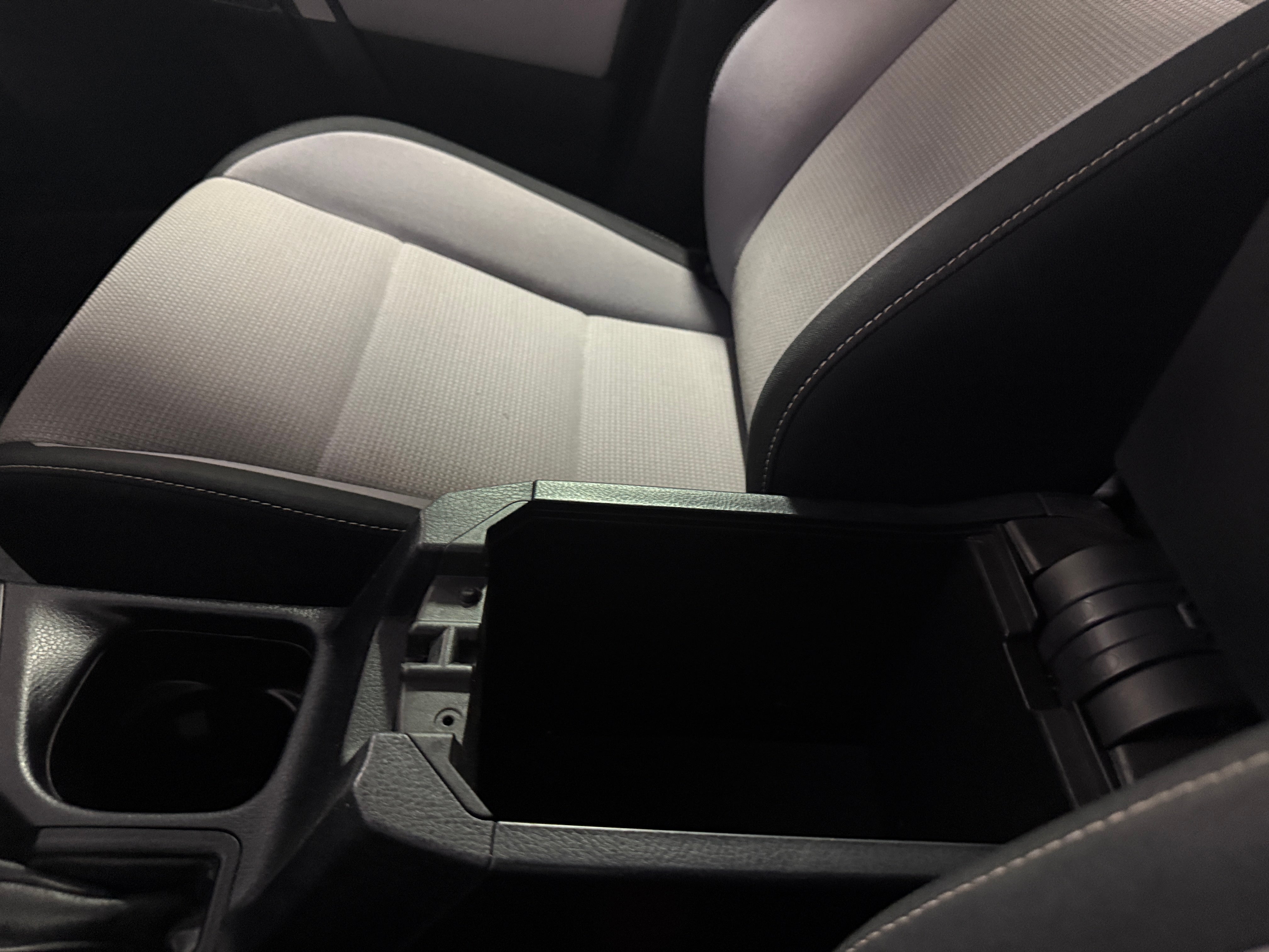 2017 Toyota RAV4 XLE - Photo 12