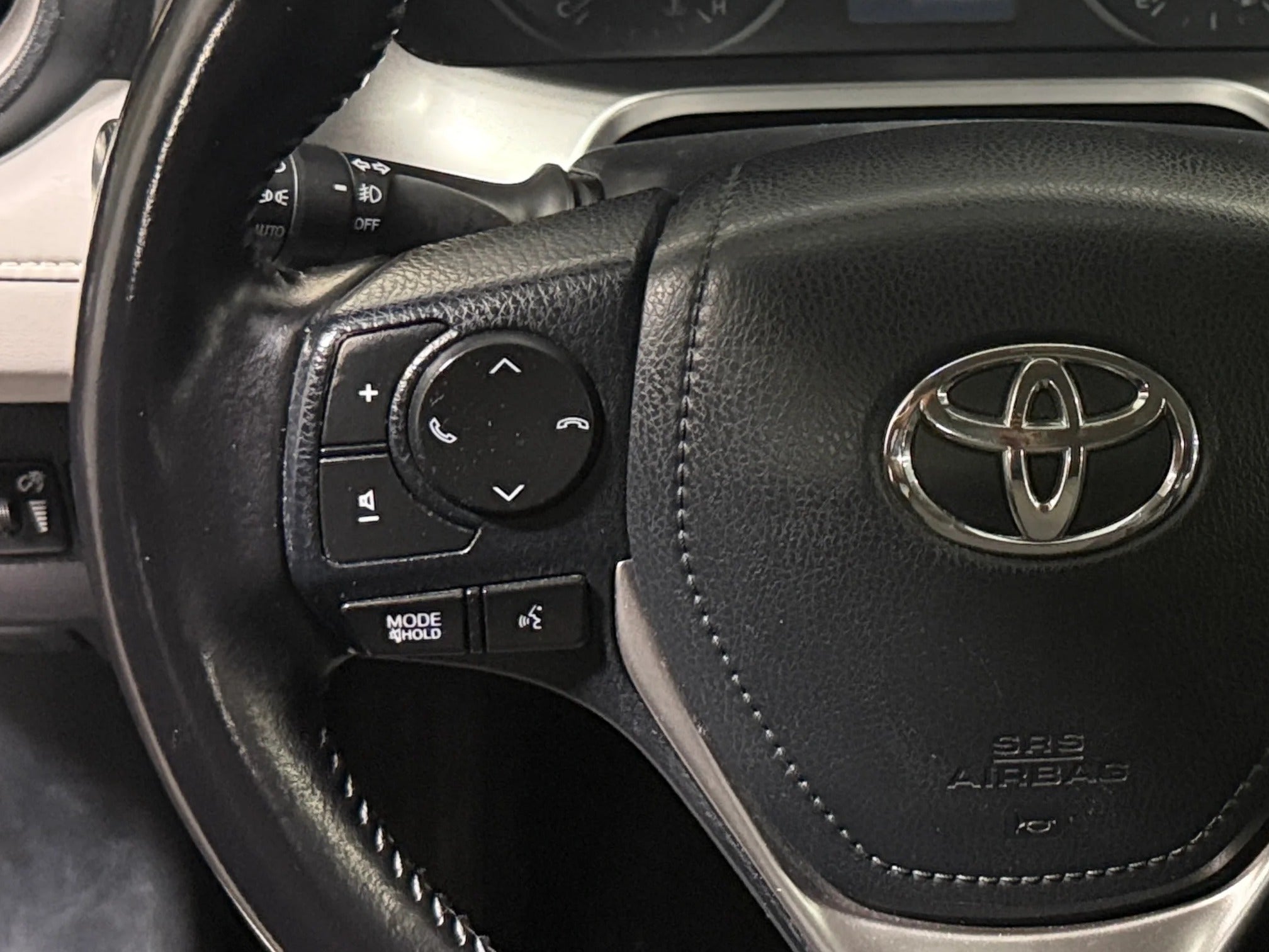 2017 Toyota RAV4 XLE - Photo 16