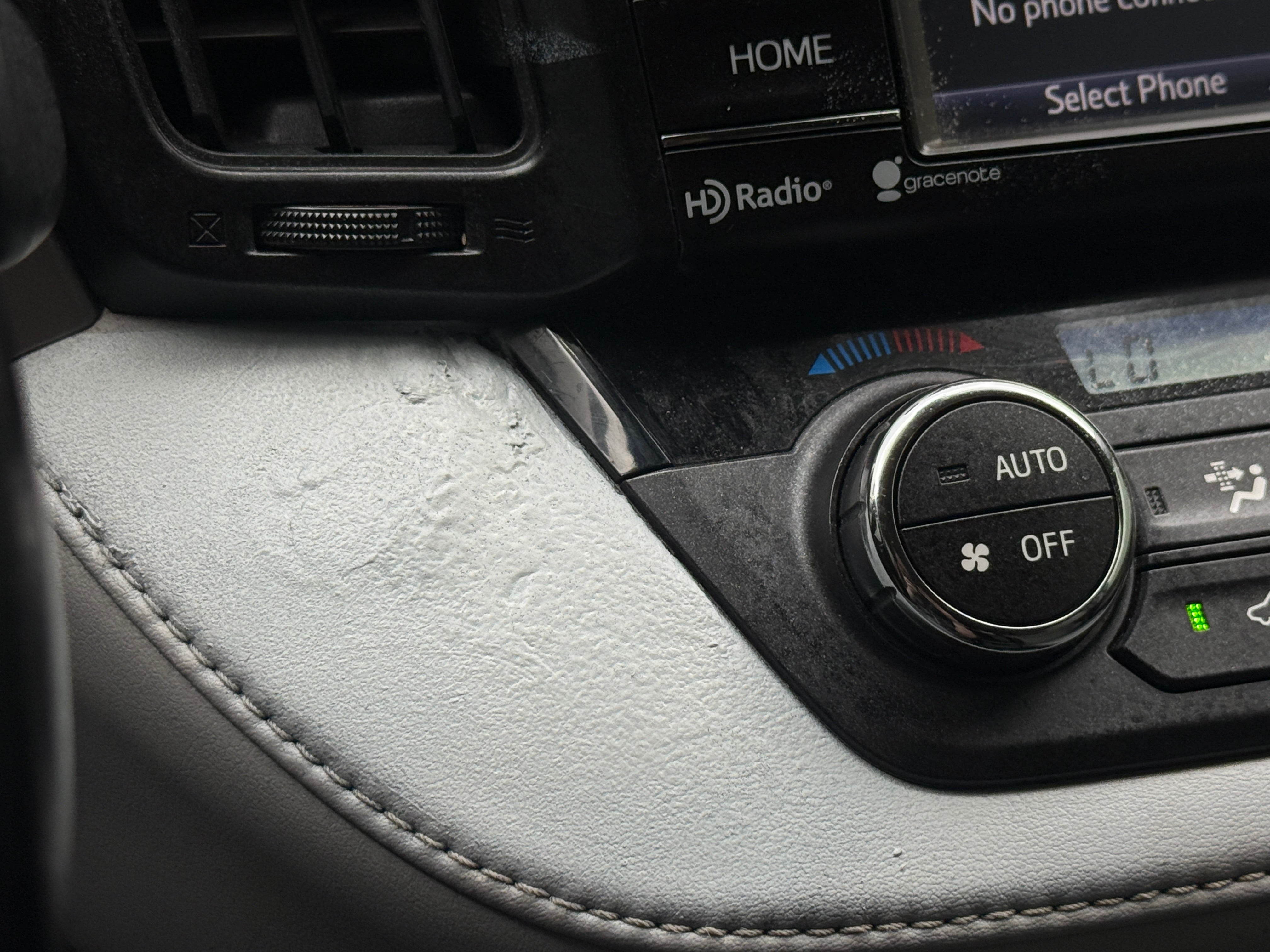 2017 Toyota RAV4 XLE - Photo 21