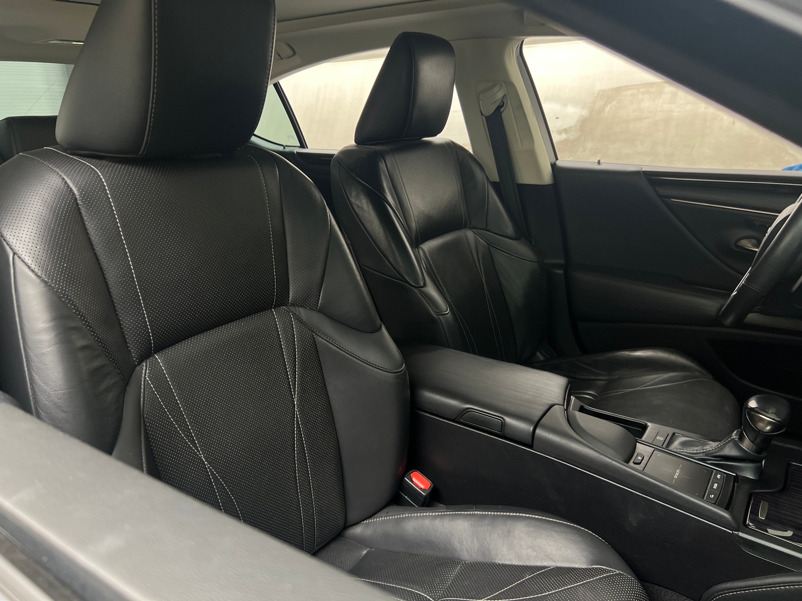 Thumbnail: 2019 Lexus ES - 2