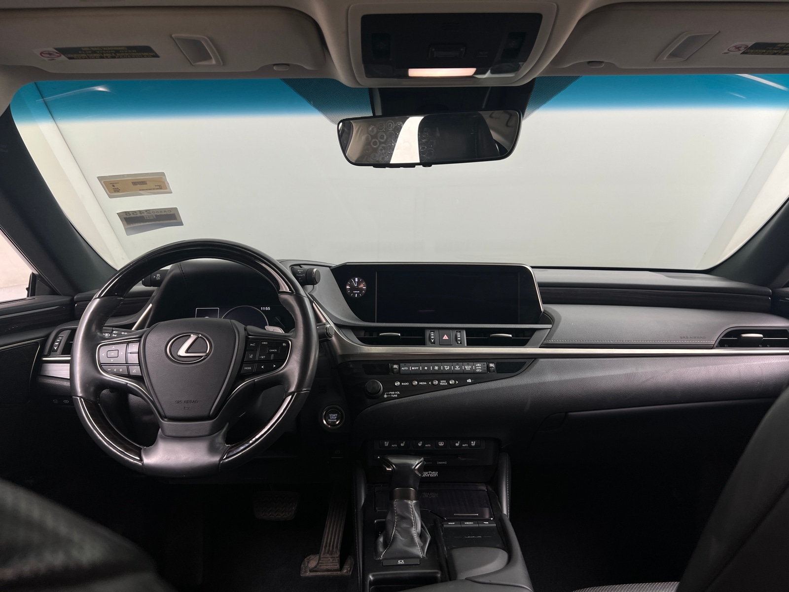 Thumbnail: 2019 Lexus ES - 3