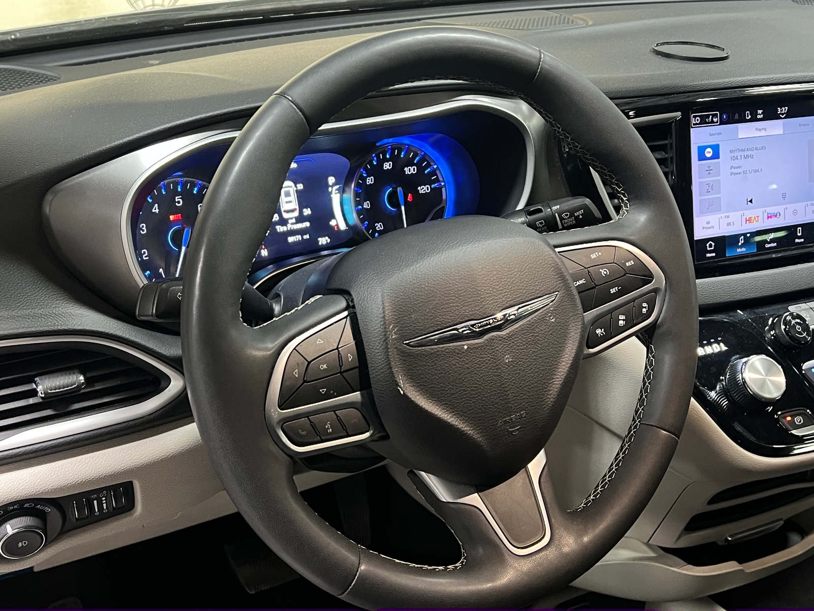 Thumbnail: 2024 Chrysler Pacifica - 4