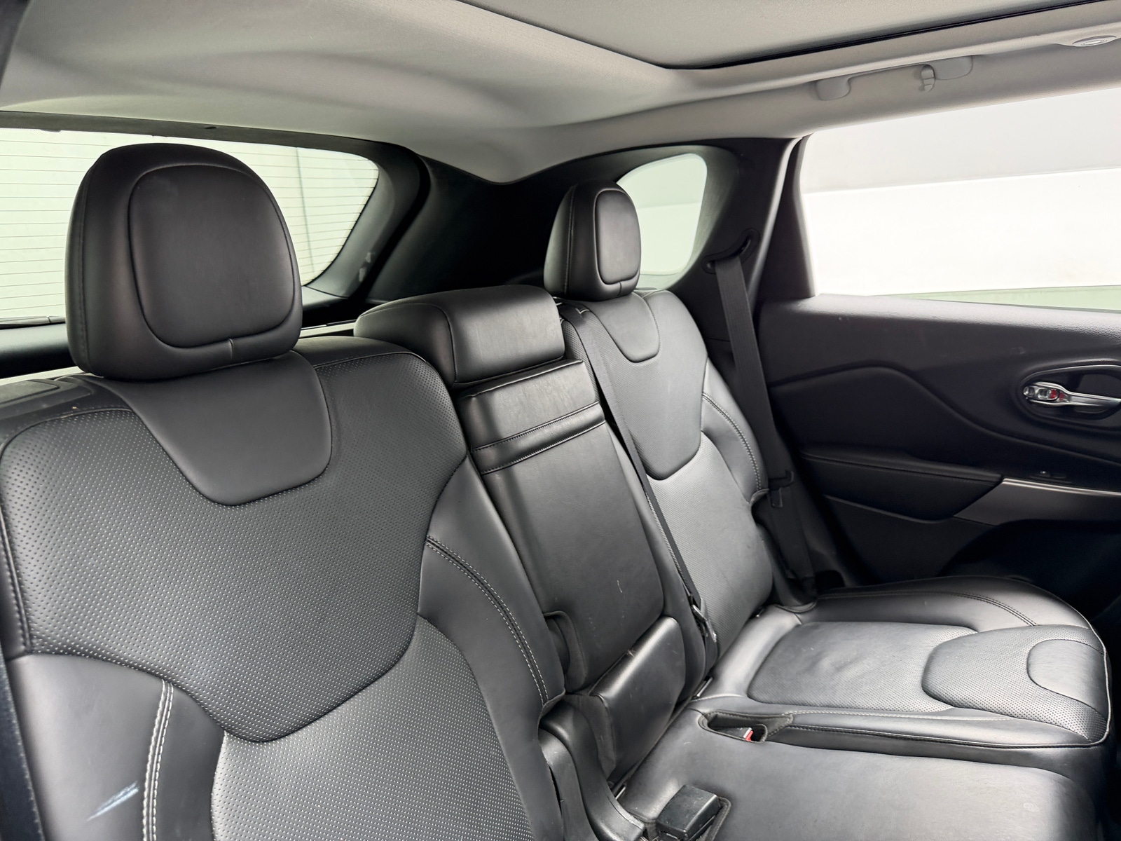 Thumbnail: 2019 Jeep Cherokee - 5