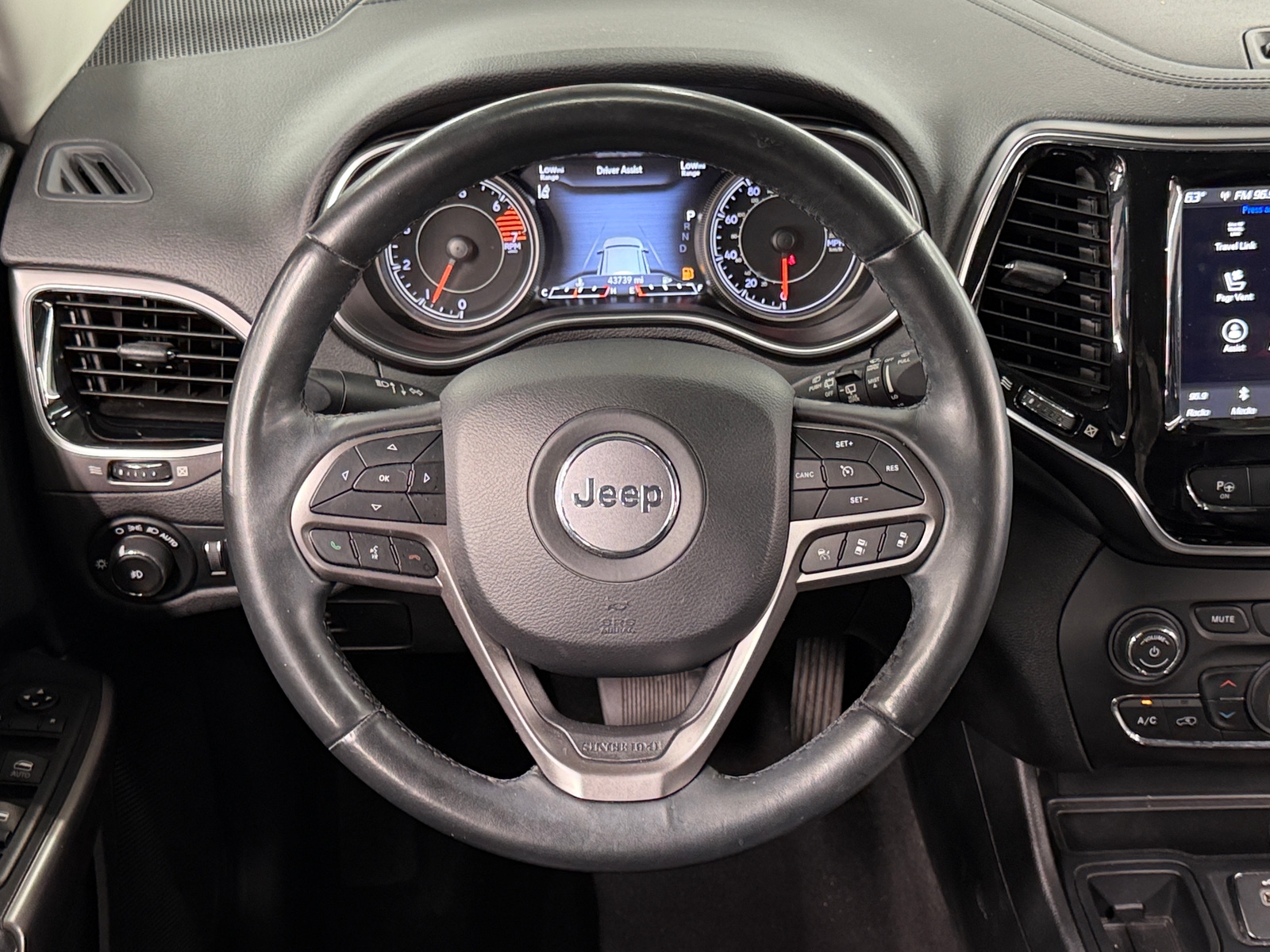 Thumbnail: 2019 Jeep Cherokee - 4