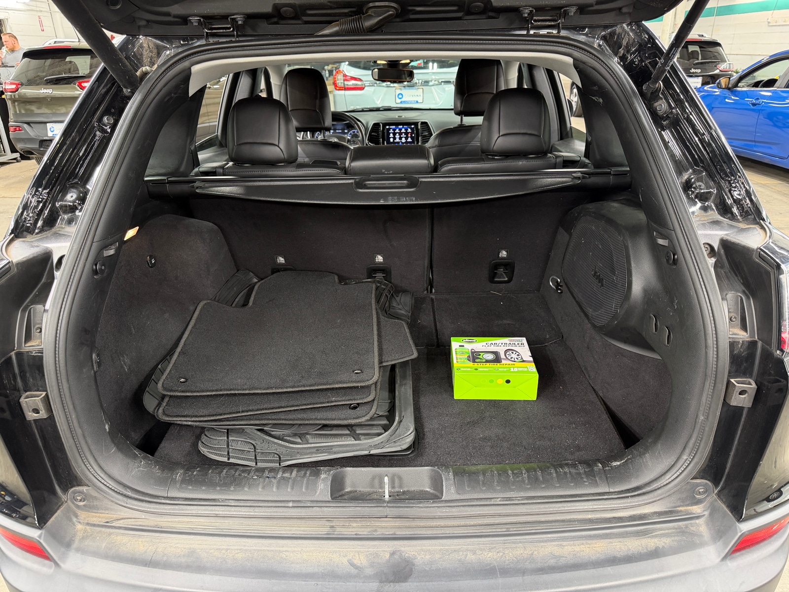 Thumbnail: 2019 Jeep Cherokee - 6