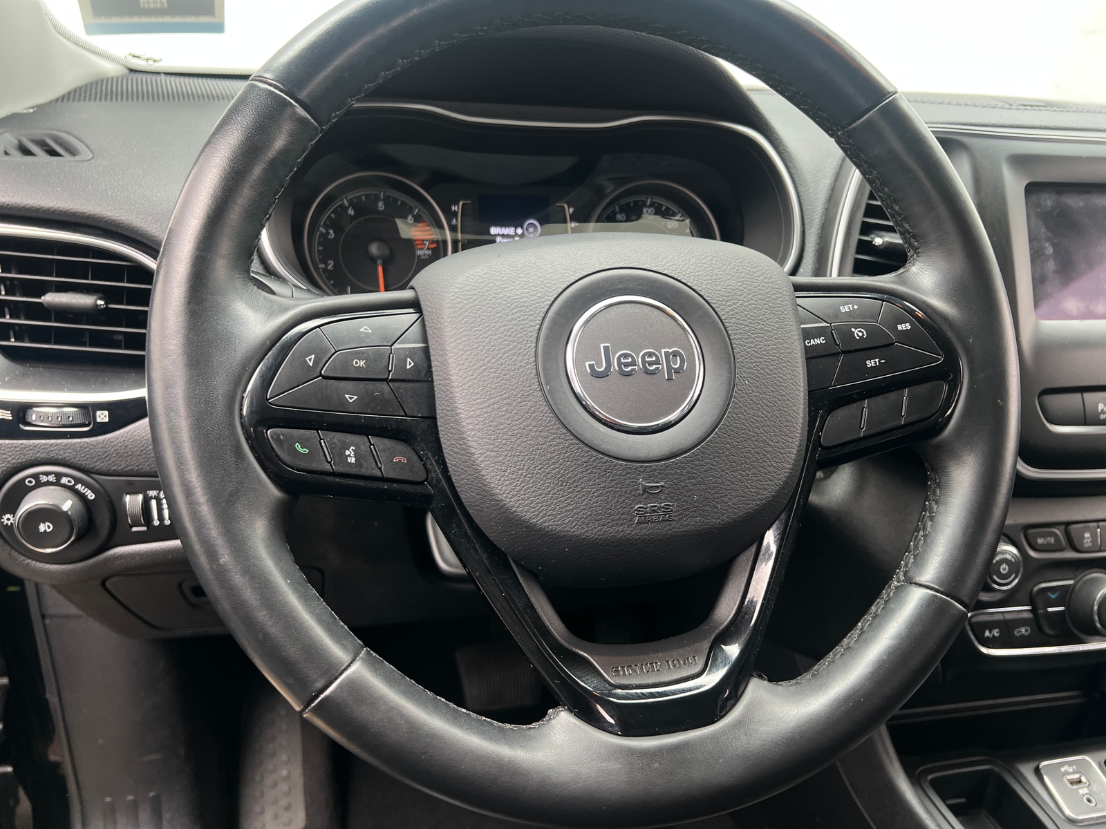 Thumbnail: 2019 Jeep Cherokee - 5