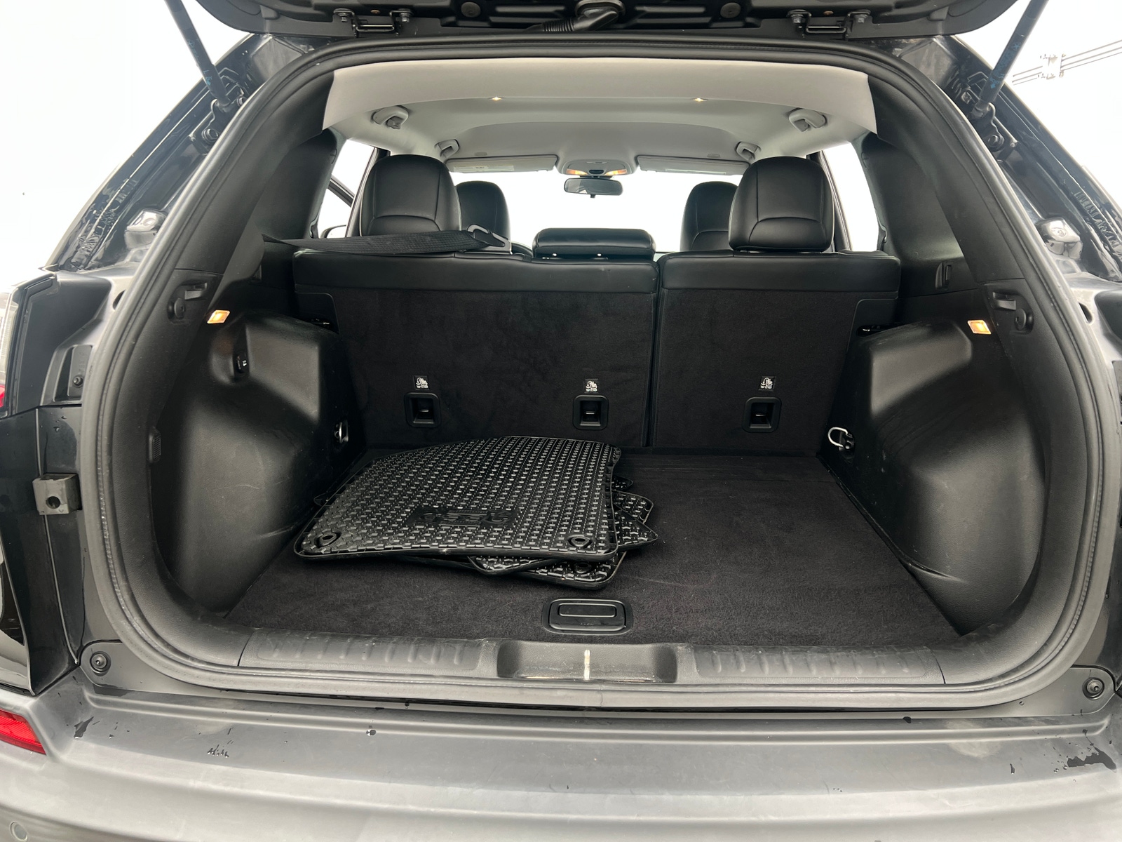 Thumbnail: 2019 Jeep Cherokee - 7